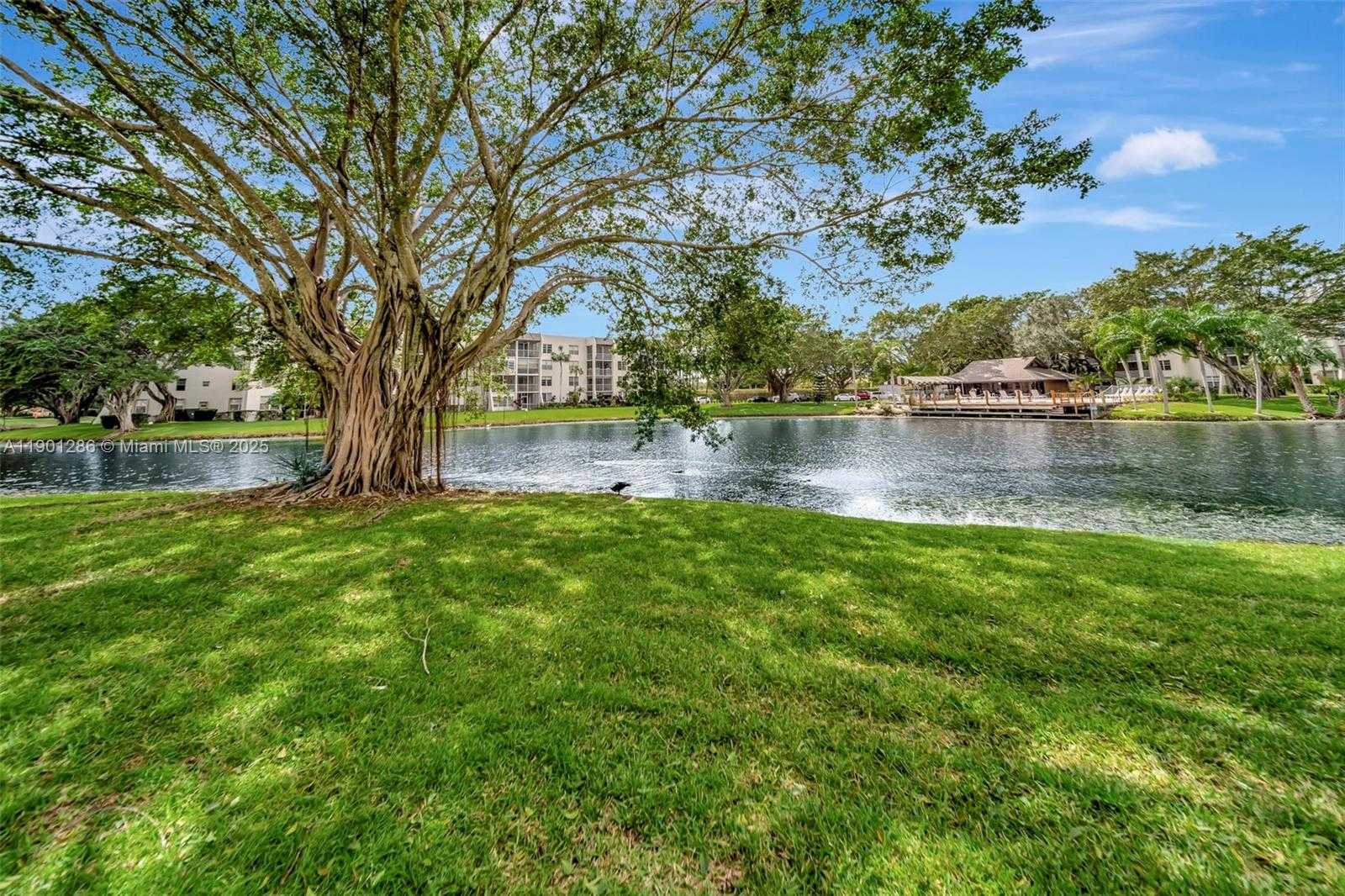Small Image of 9230 LAGOON PL #309, Davie Number 31