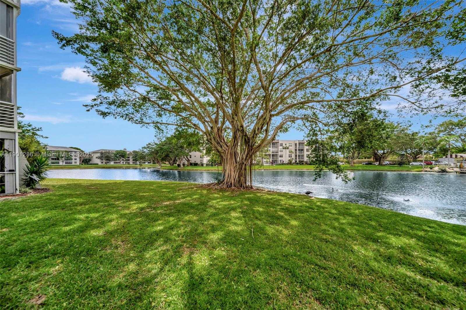Small Image of 9230 LAGOON PL #309, Davie Number 32