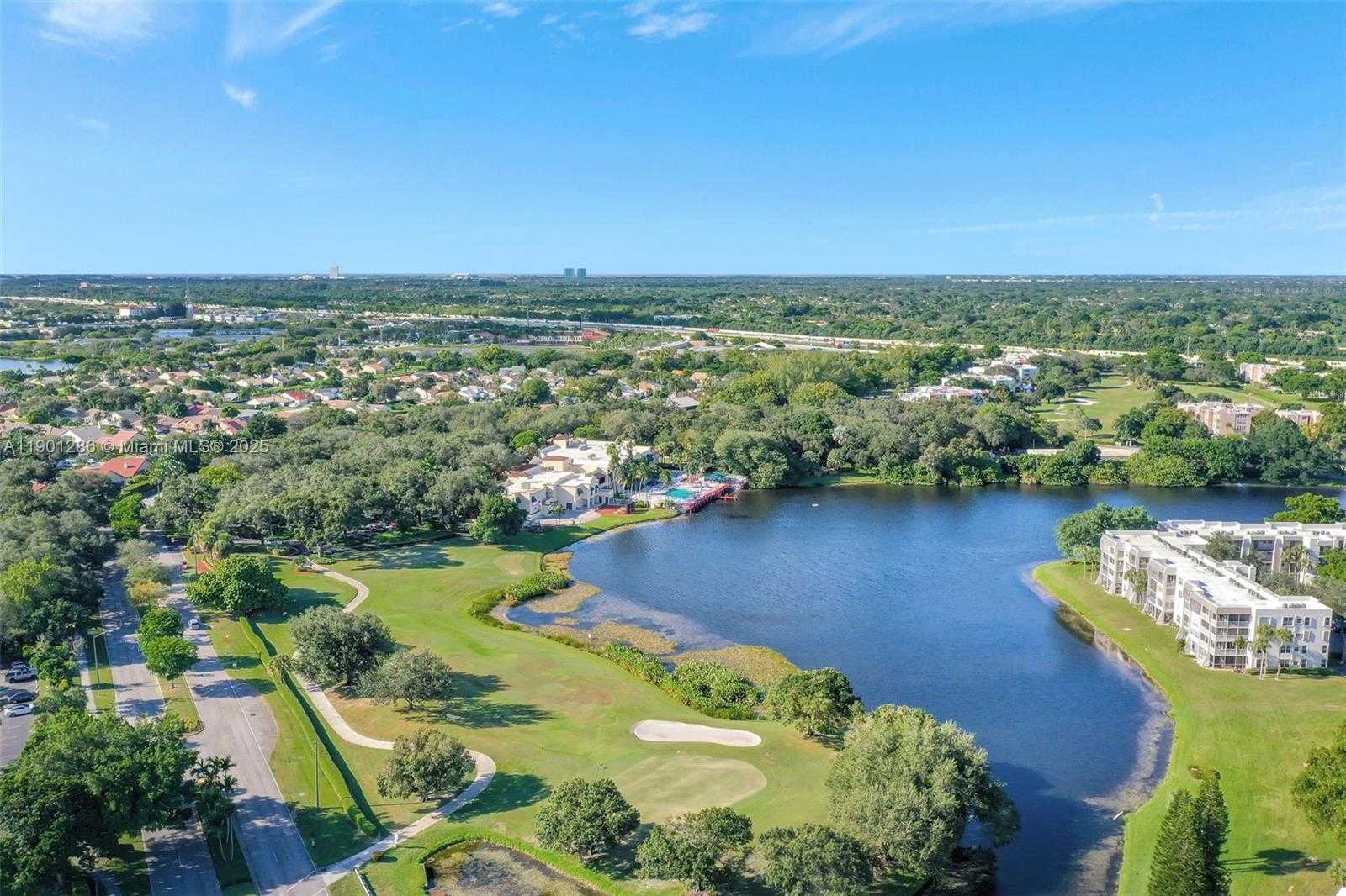 Small Image of 9230 LAGOON PL #309, Davie Number 35