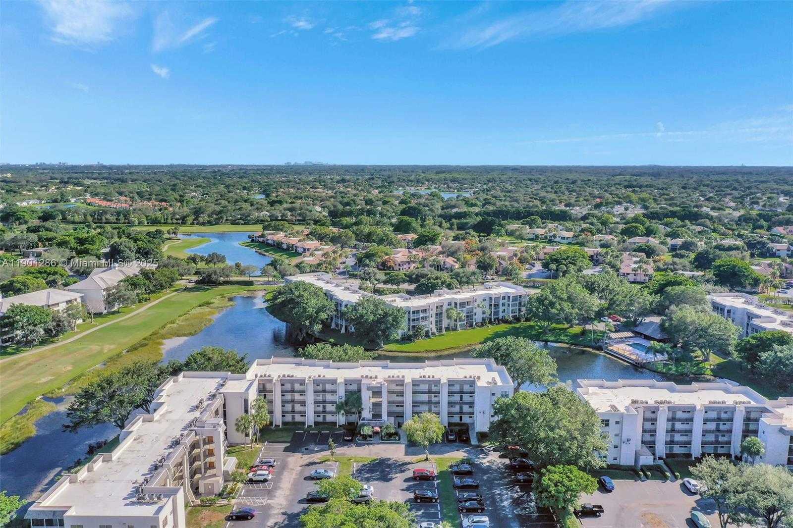 Small Image of 9230 LAGOON PL #309, Davie Number 36