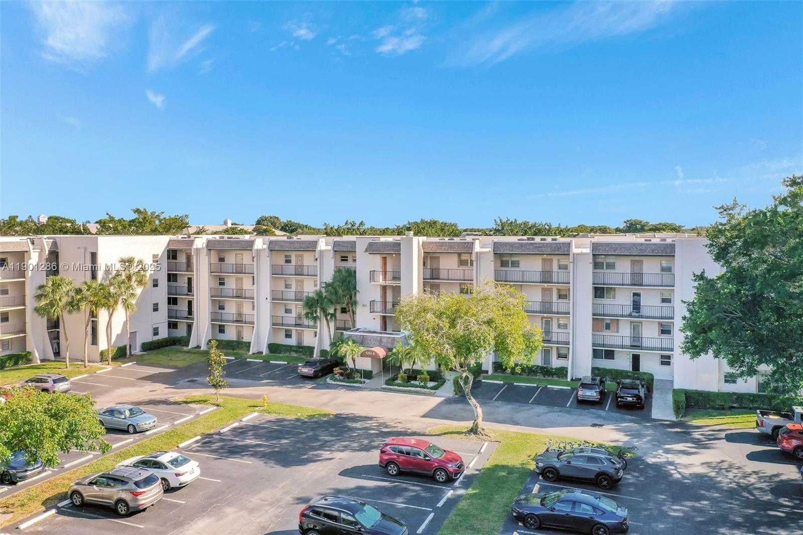 Small Image of 9230 LAGOON PL #309, Davie Number 39