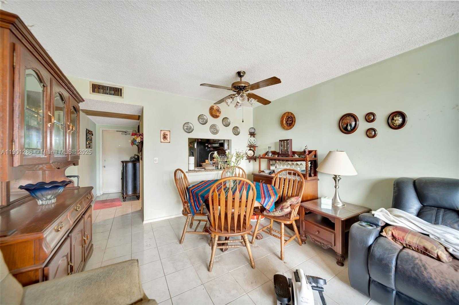 Small Image of 9230 LAGOON PL #309, Davie Number 4