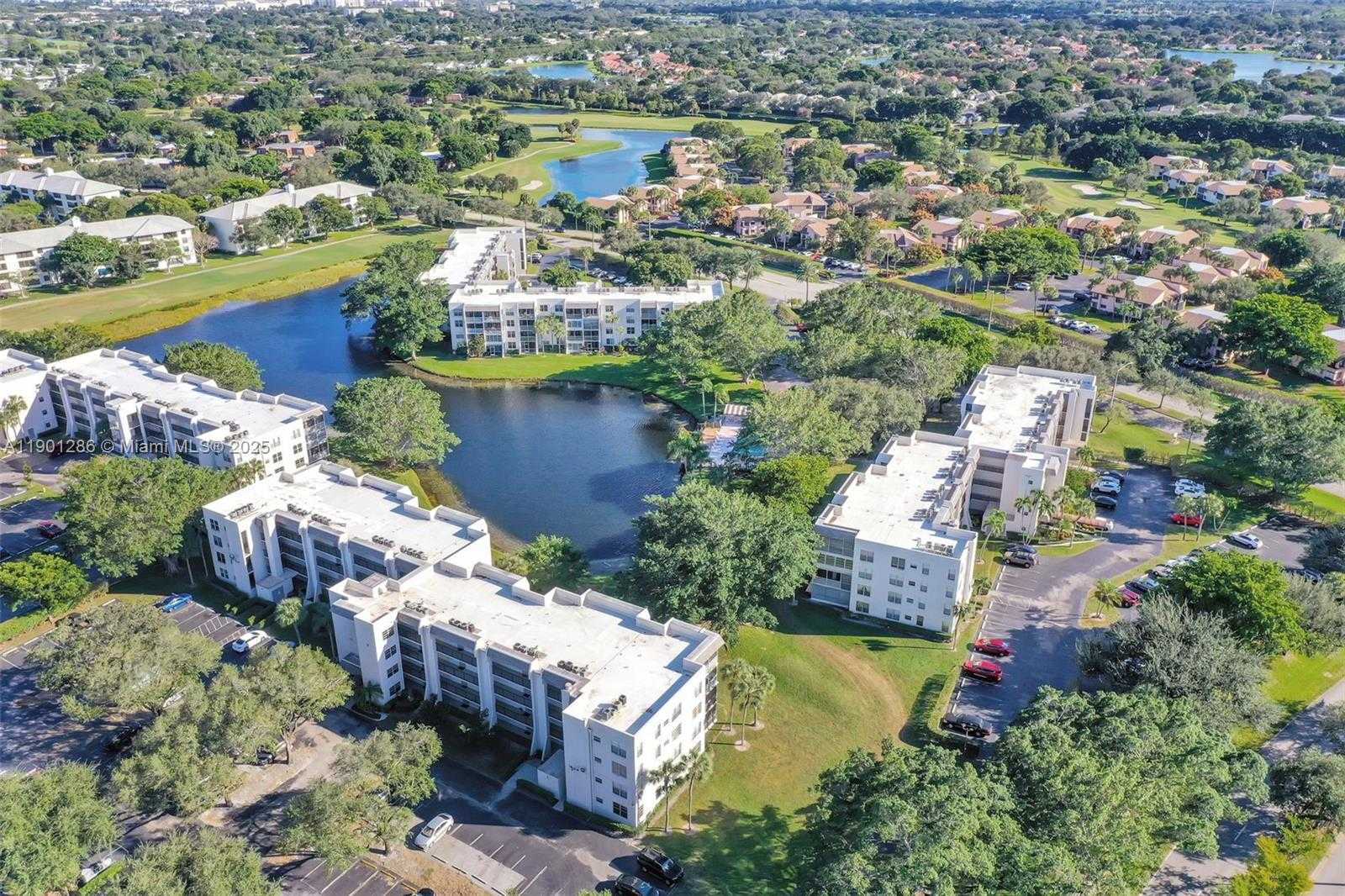 Small Image of 9230 LAGOON PL #309, Davie Number 40