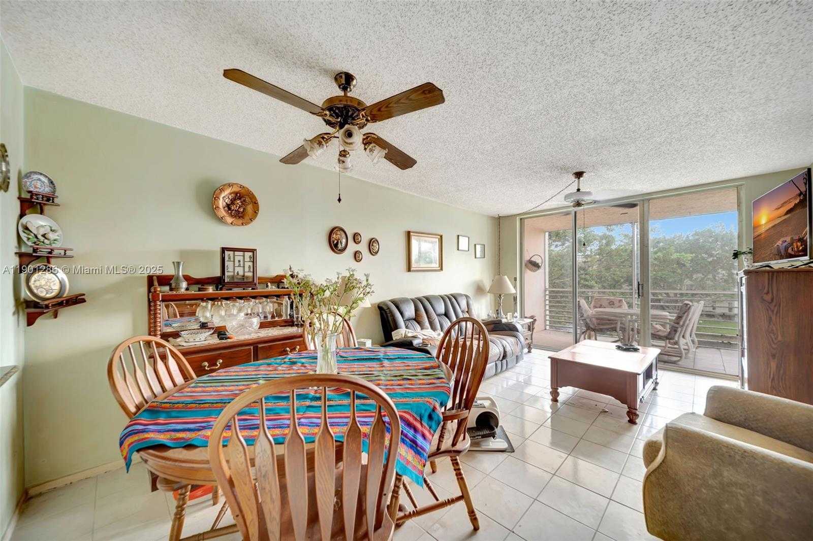 Small Image of 9230 LAGOON PL #309, Davie Number 6