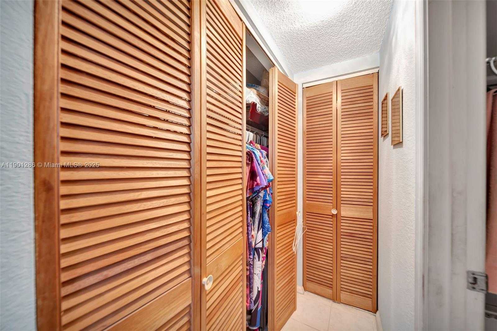 Small Image of 9230 LAGOON PL #309, Davie Number 9