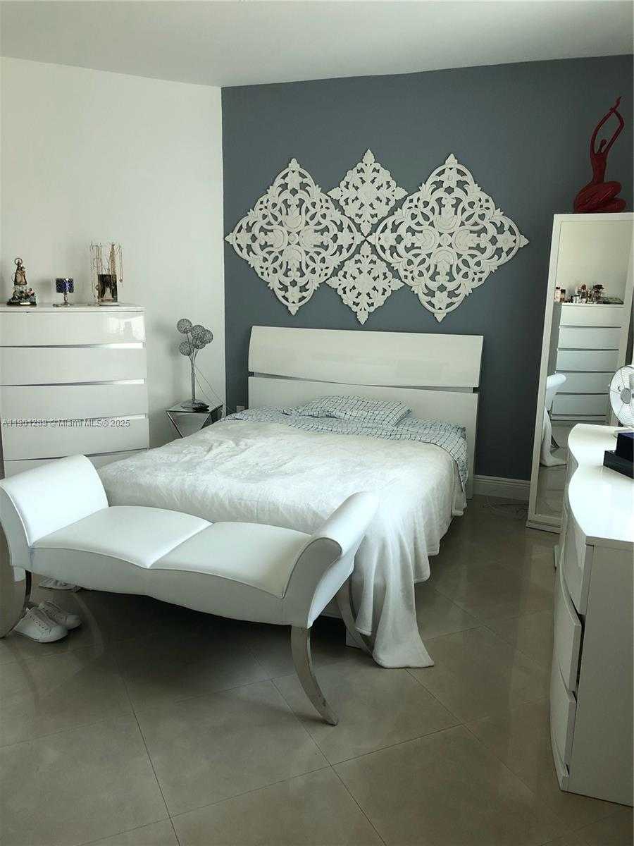 Small Image of 350 SOUTH MIAMI AVE #1511, Miami Number 1