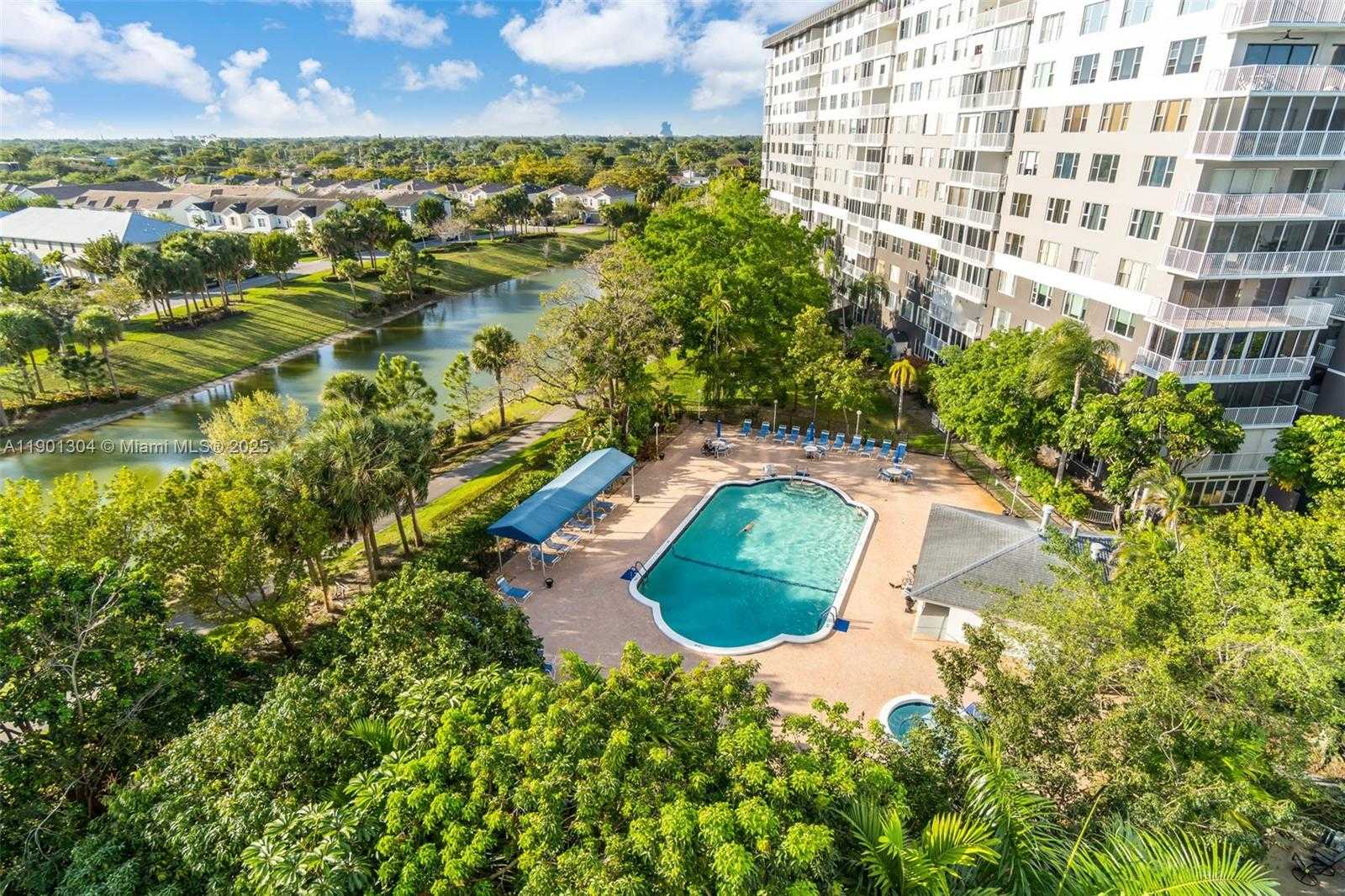 Small Image of 4001 HILLCREST DR #812, Hollywood Number 22