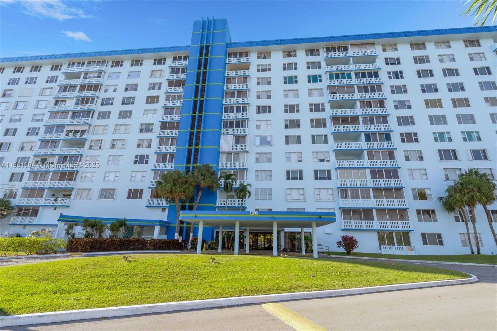 Small Image of 4001 HILLCREST DR #812, Hollywood Number 29