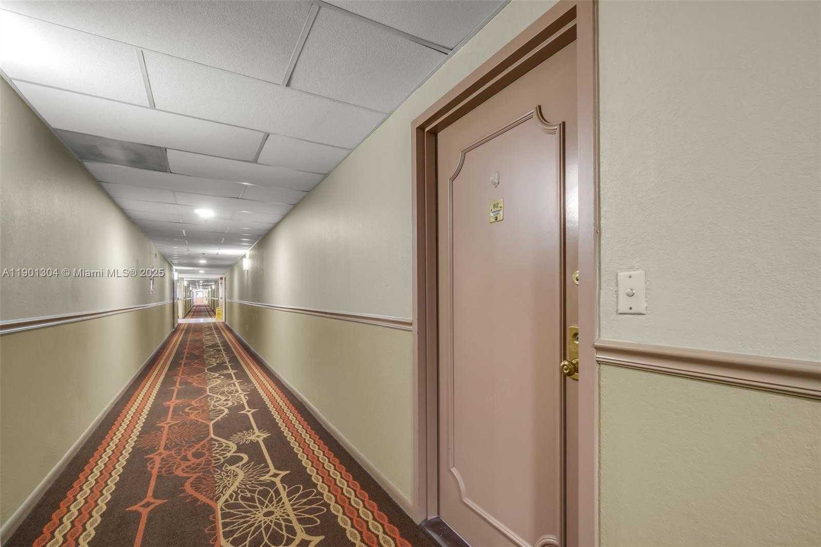 Small Image of 4001 HILLCREST DR #812, Hollywood Number 3