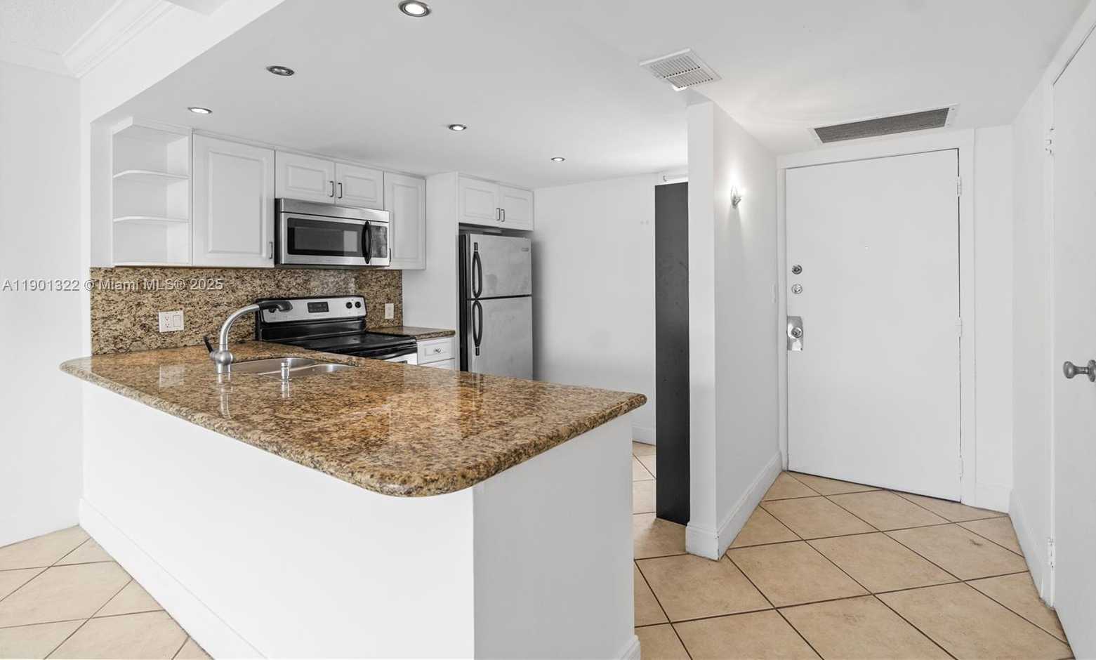 Small Image of 3475 NORTH COUNTRY CLUB DR #814, Aventura Number 10