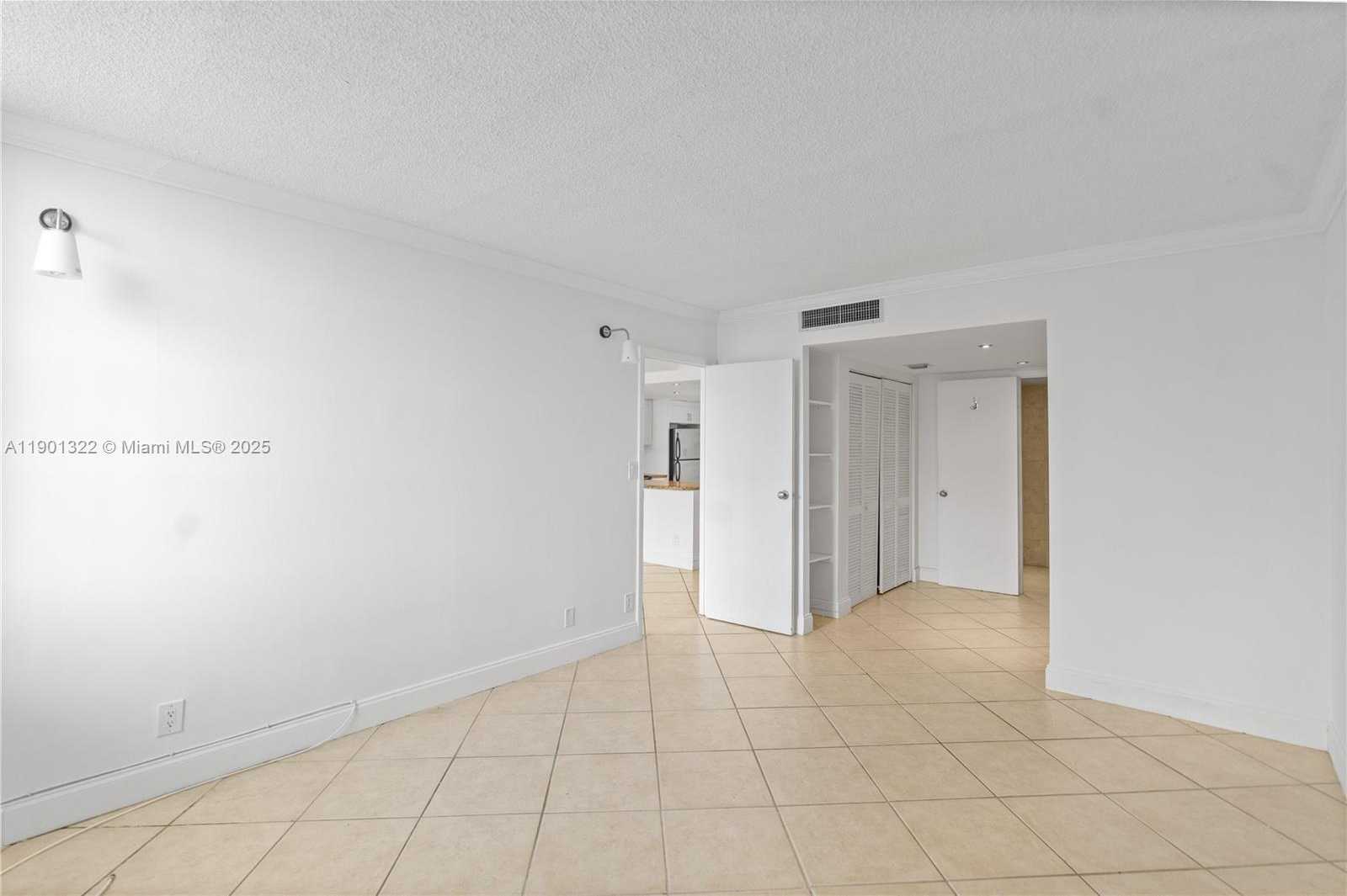 Small Image of 3475 NORTH COUNTRY CLUB DR #814, Aventura Number 16