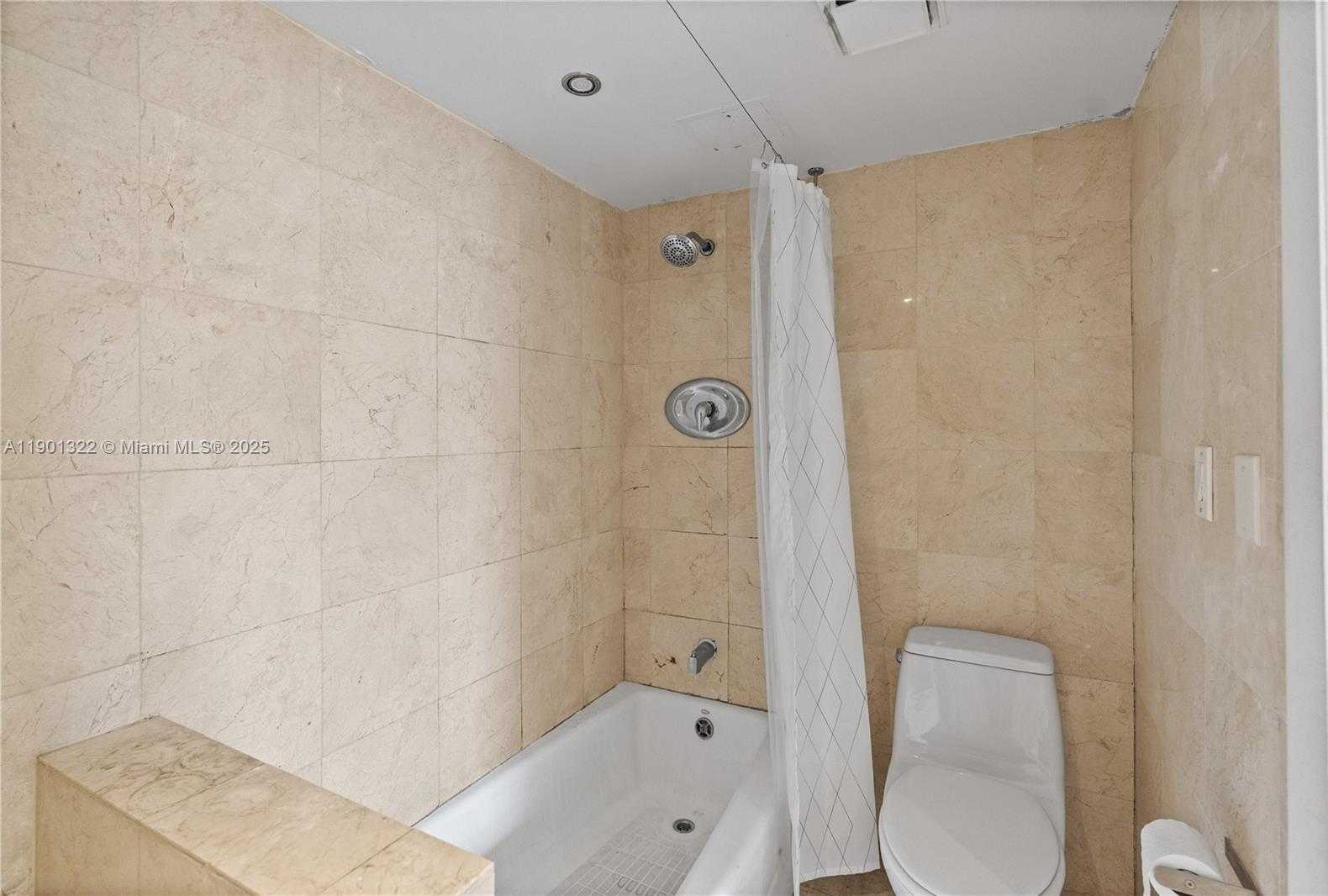 Small Image of 3475 NORTH COUNTRY CLUB DR #814, Aventura Number 18