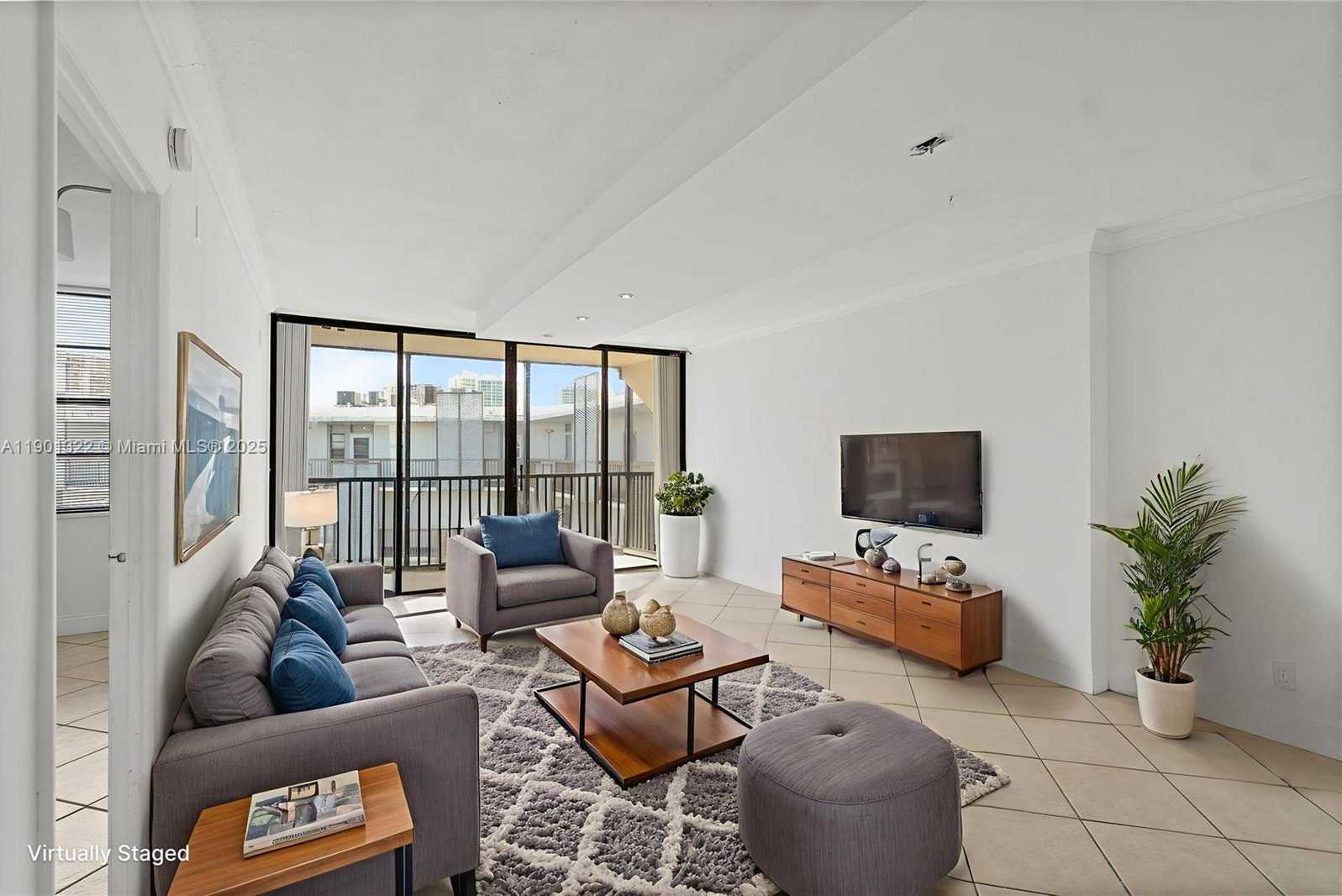 Small Image of 3475 NORTH COUNTRY CLUB DR #814, Aventura Number 2