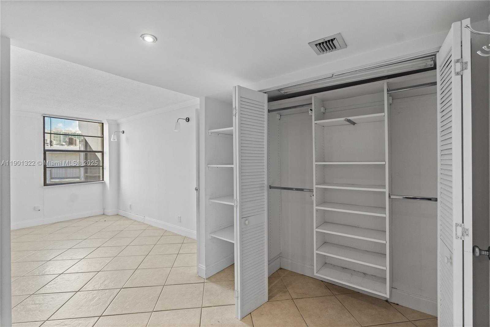 Small Image of 3475 NORTH COUNTRY CLUB DR #814, Aventura Number 23