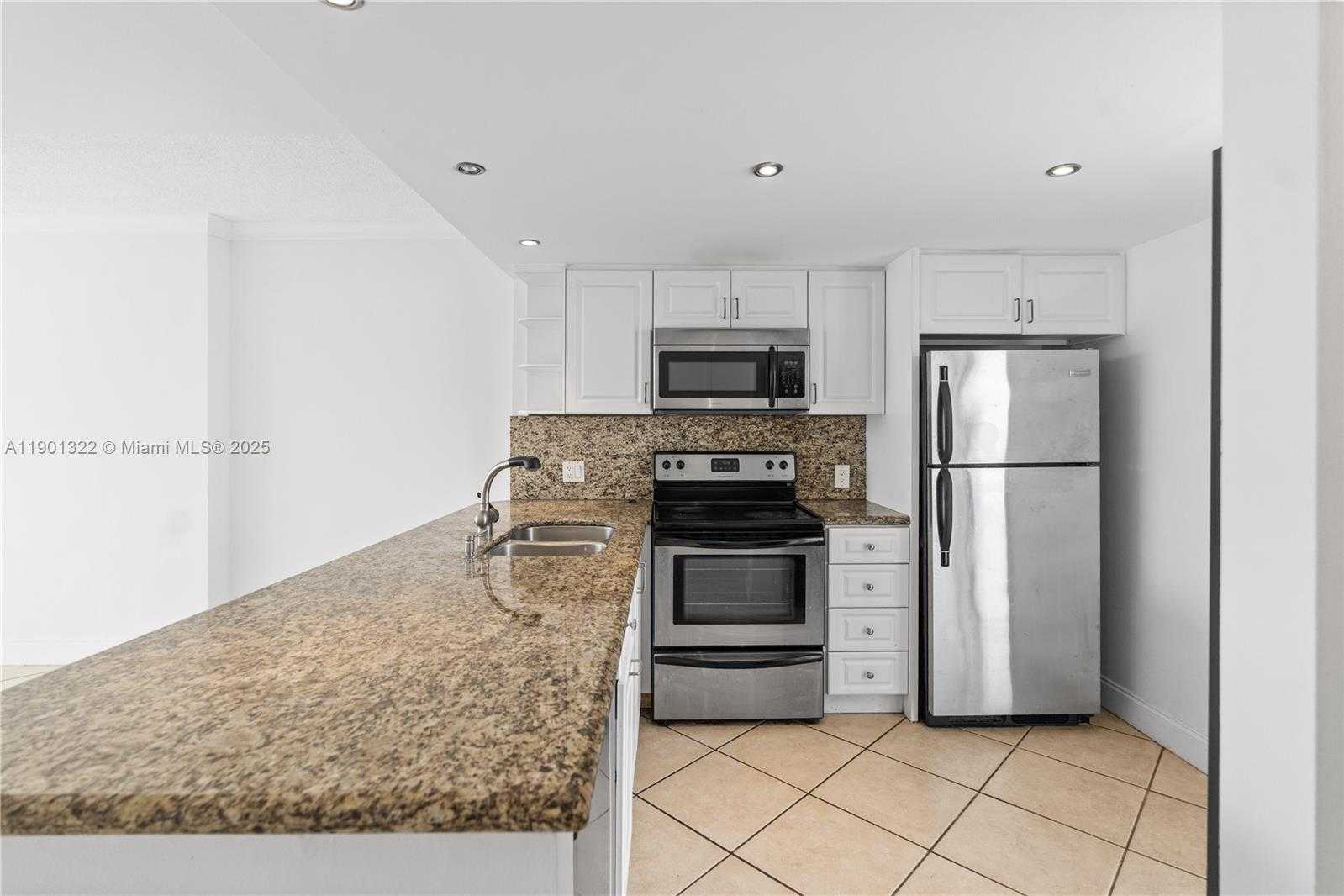 Small Image of 3475 NORTH COUNTRY CLUB DR #814, Aventura Number 7