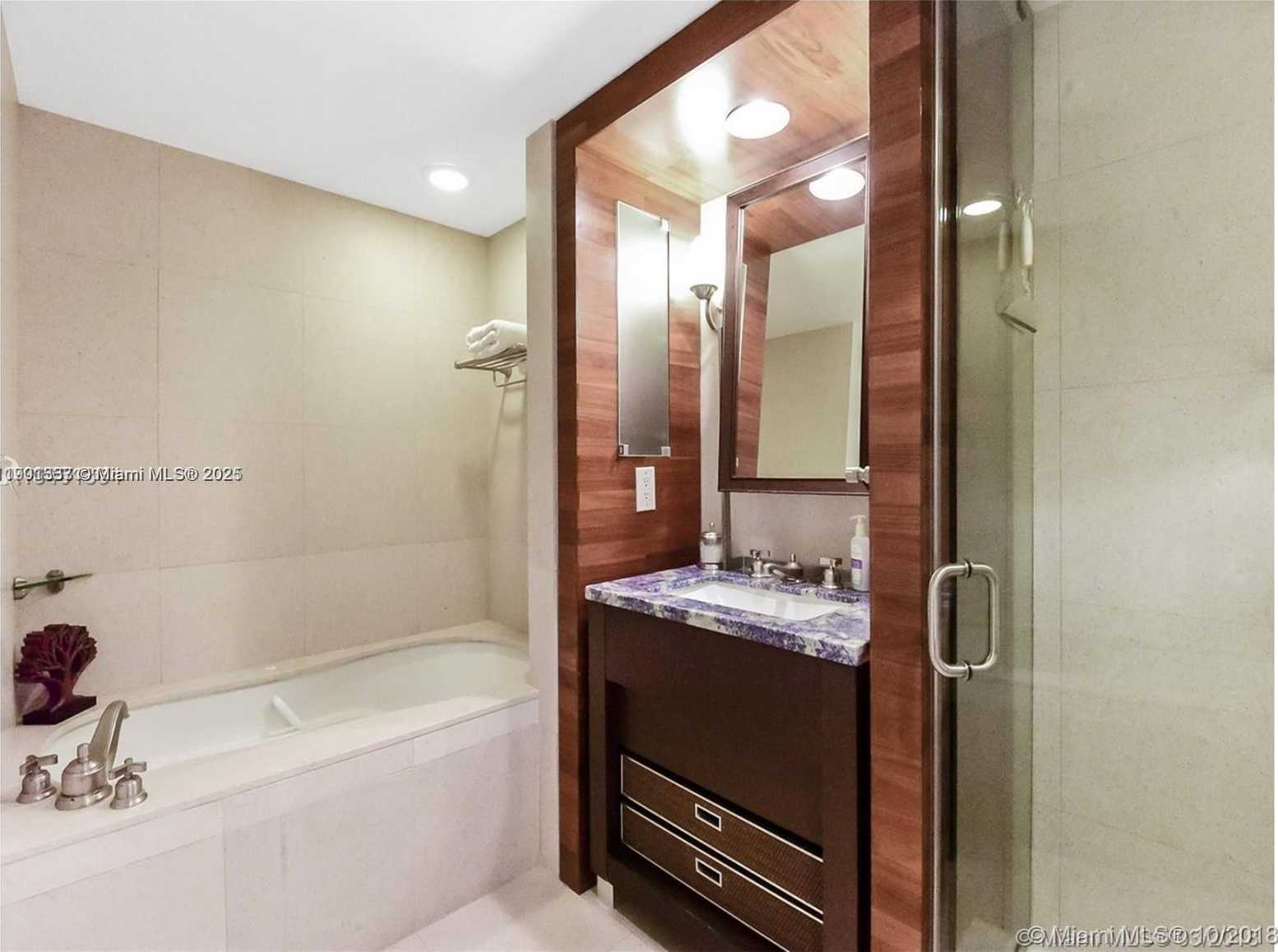 Small Image of 6801 COLLINS AVE #1209, Miami Beach Number 9