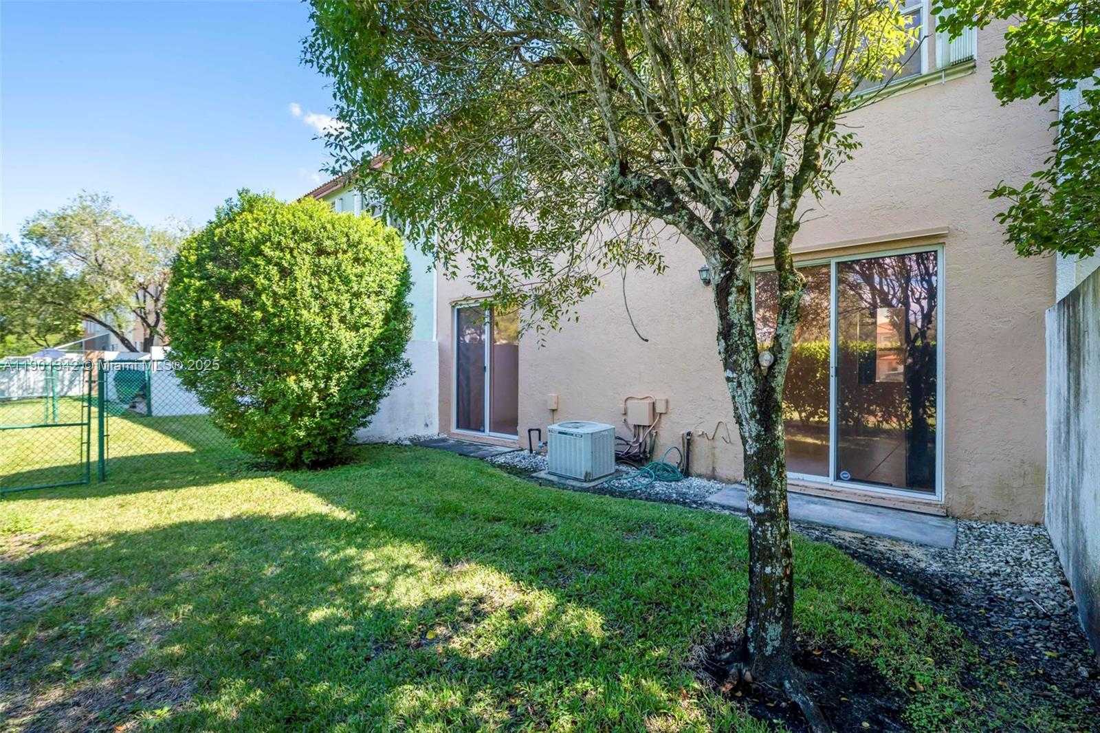 Small Image of 15113 NORTH WEST 8TH ST, Pembroke Pines Number 10