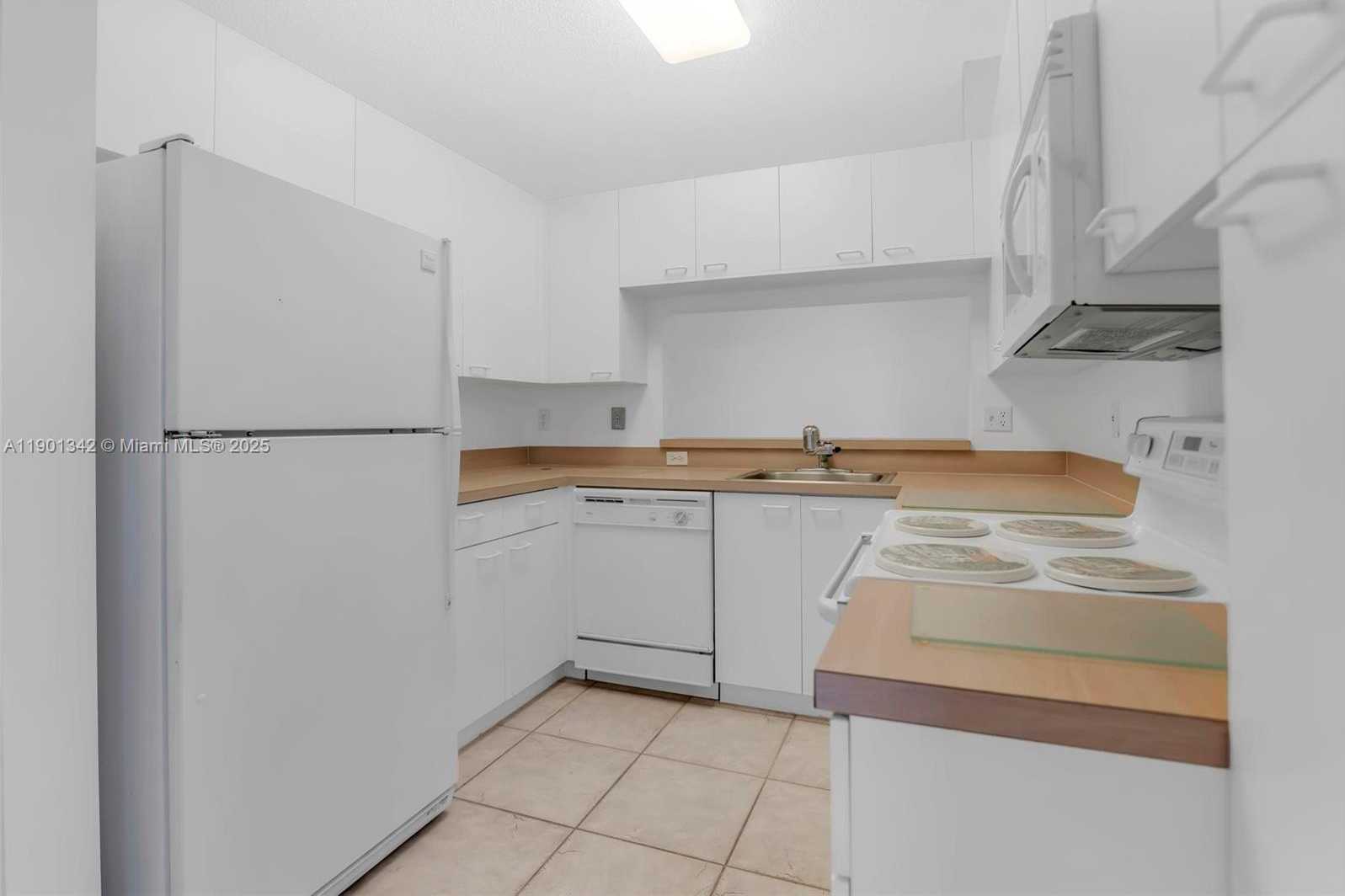 Small Image of 15113 NORTH WEST 8TH ST, Pembroke Pines Number 4