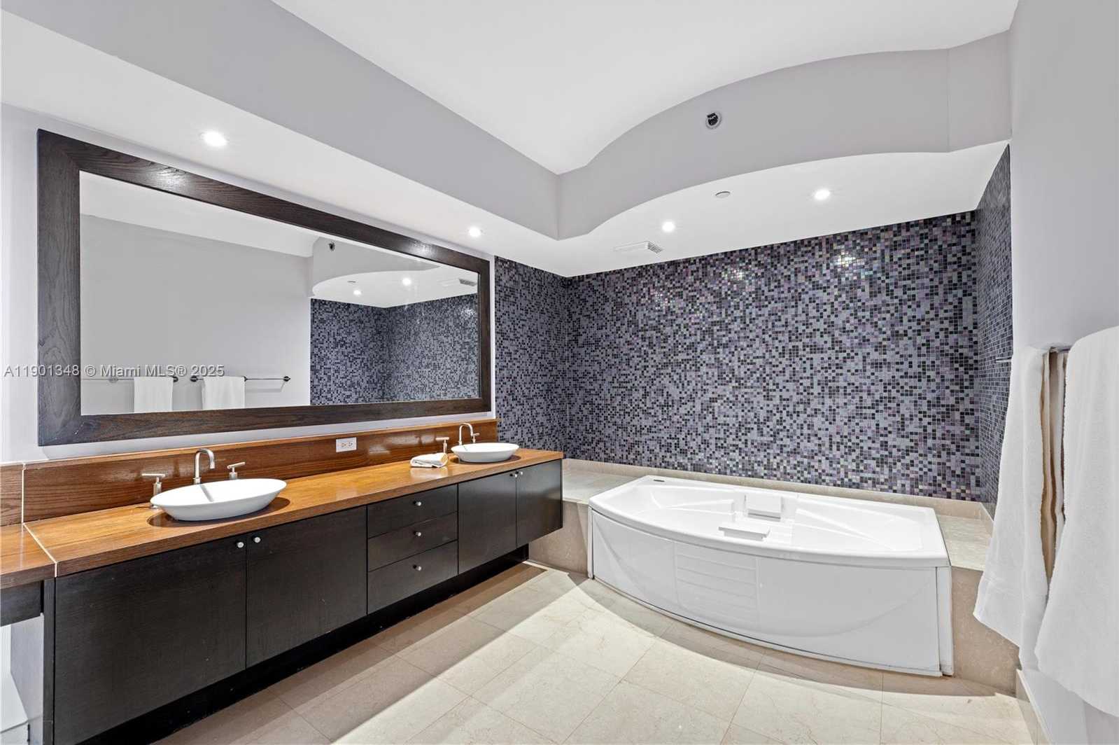 Small Image of 400 ALTON RD #3006, Miami Beach Number 15