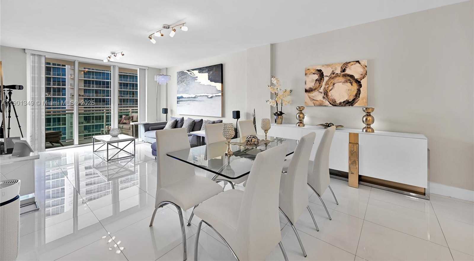 Imagen de Pequeño Objeto