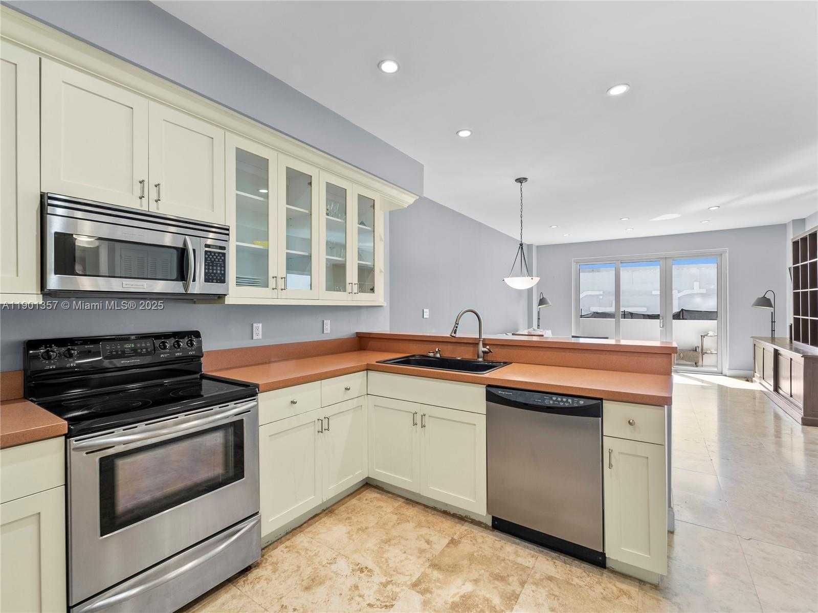 Small Image of 5 ISLAND AVE #LE, Miami Beach Number 4