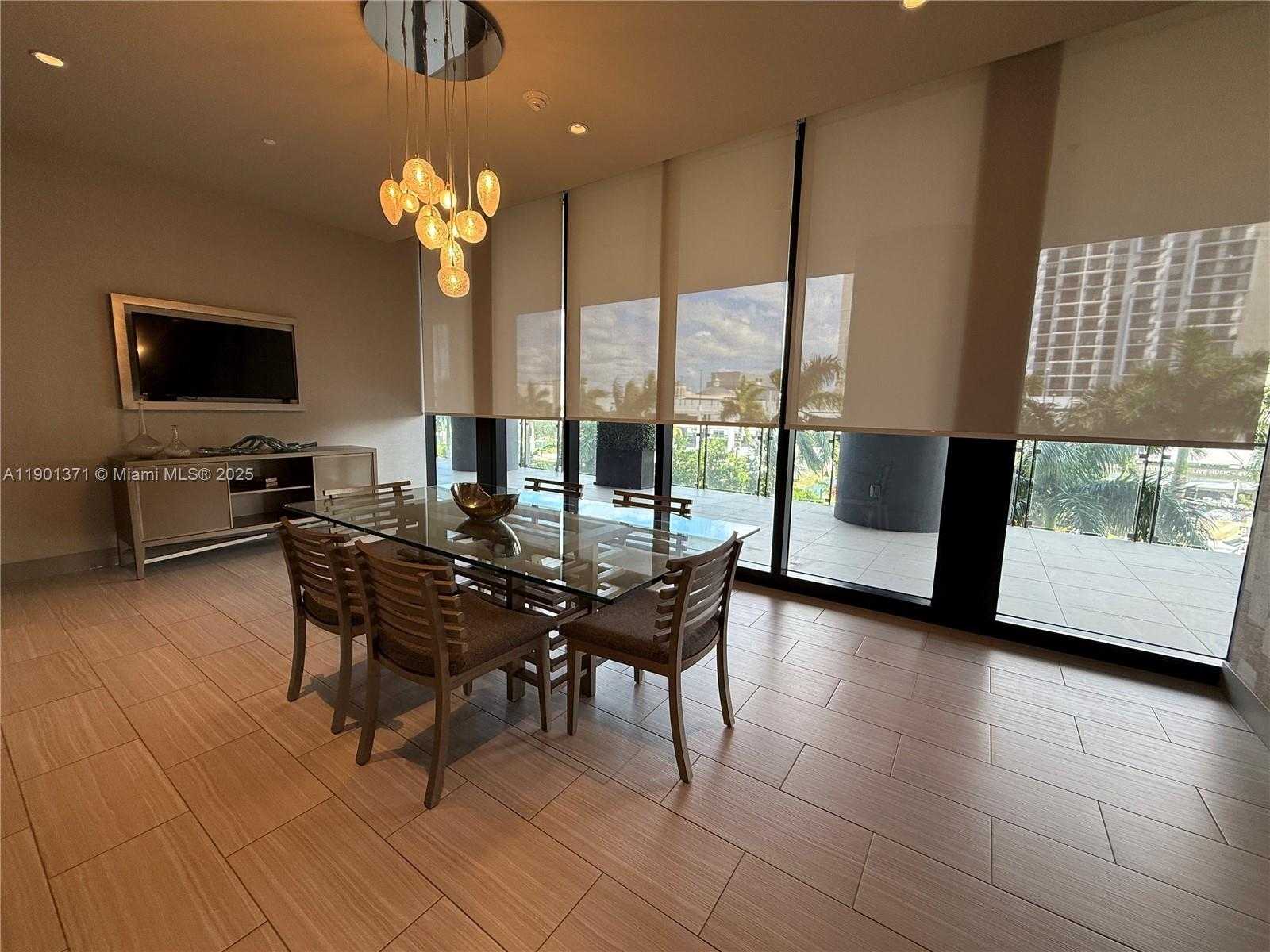 Small Image of 5300 PASEO BLVD #1205, Doral Number 23