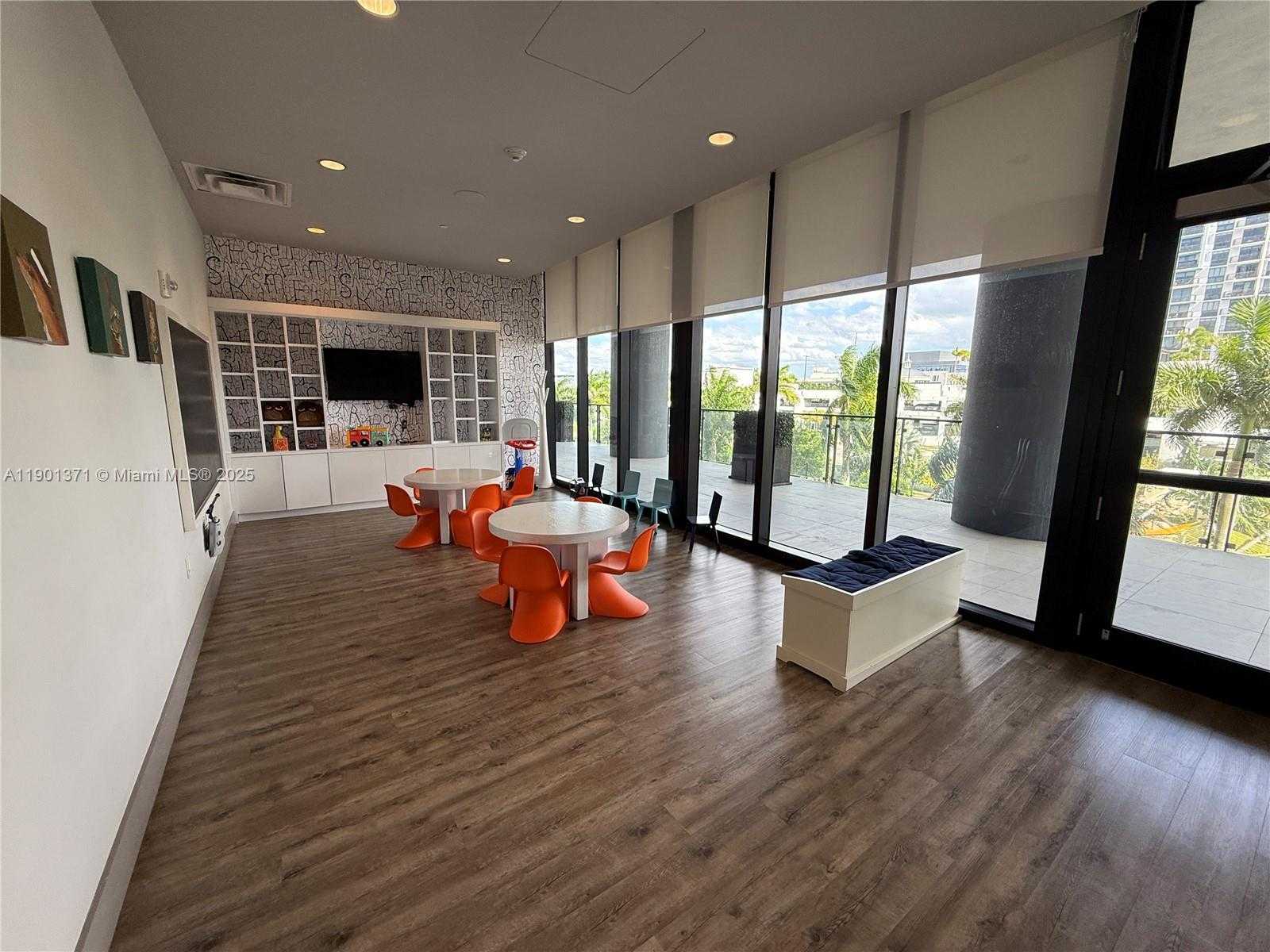 Small Image of 5300 PASEO BLVD #1205, Doral Number 25