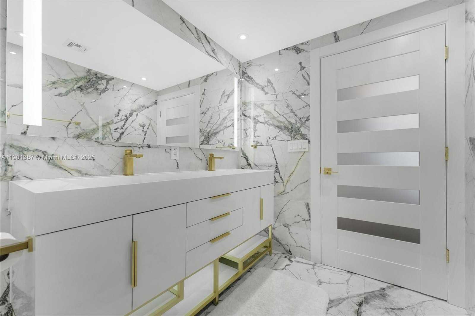 Small Image of 495 BRICKELL AVE #3802, Miami Number 17