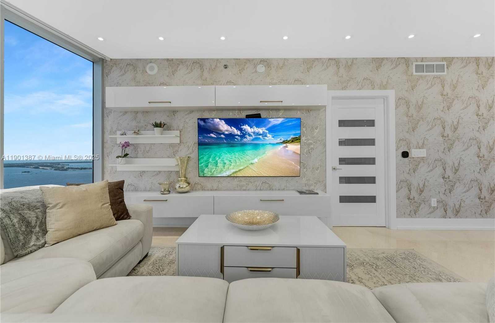 Small Image of 495 BRICKELL AVE #3802, Miami Number 4