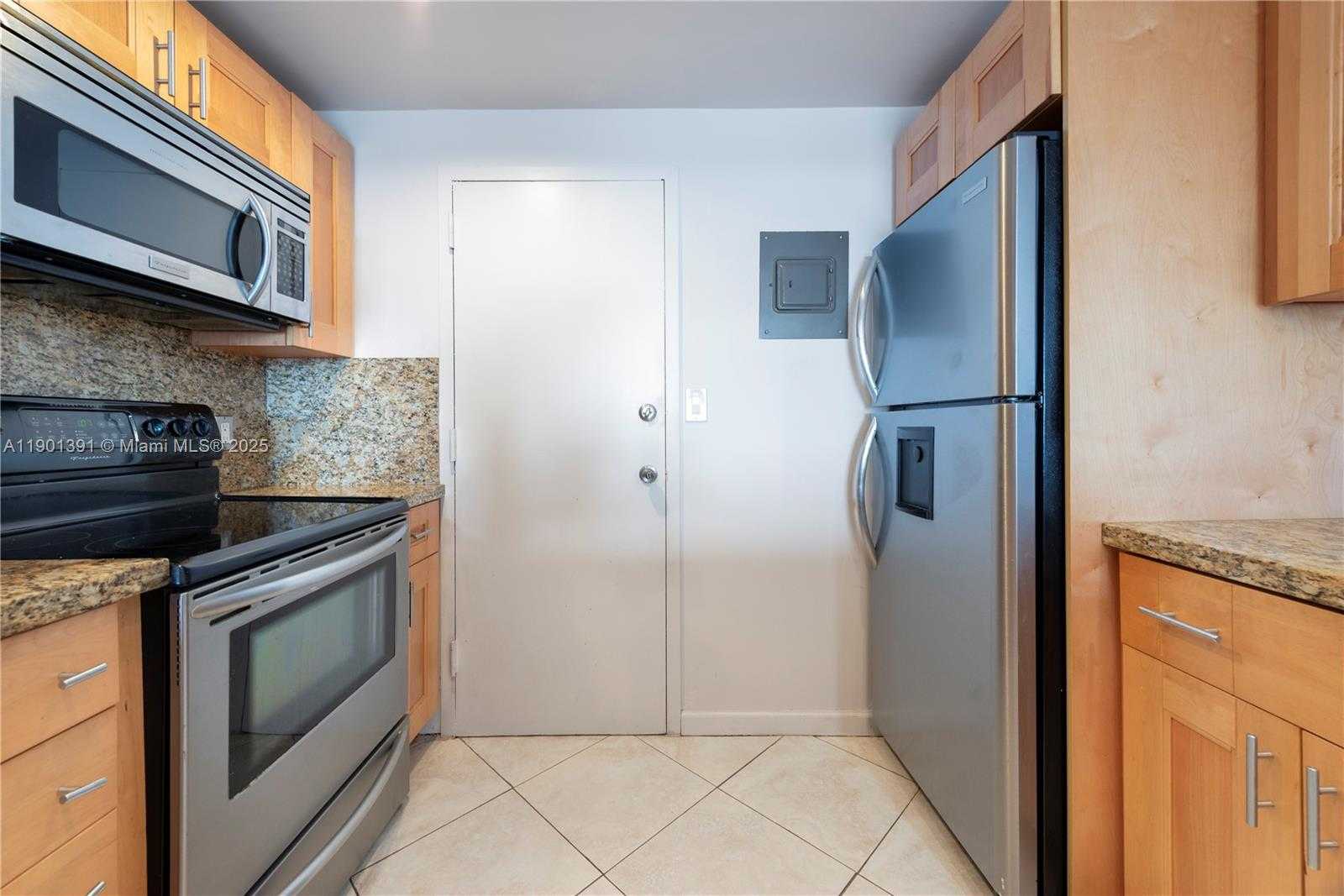 Small Image of 427 GOLDEN ISLES DR #14J, Hallandale Beach Number 10