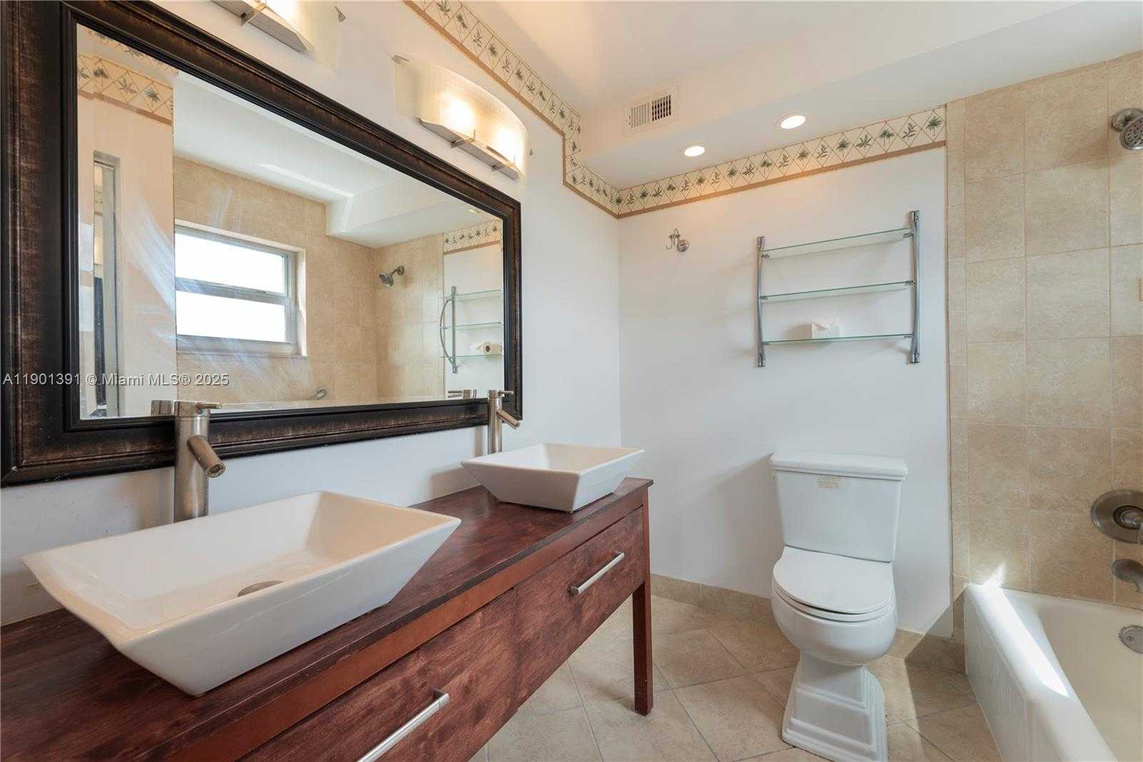 Small Image of 427 GOLDEN ISLES DR #14J, Hallandale Beach Number 14