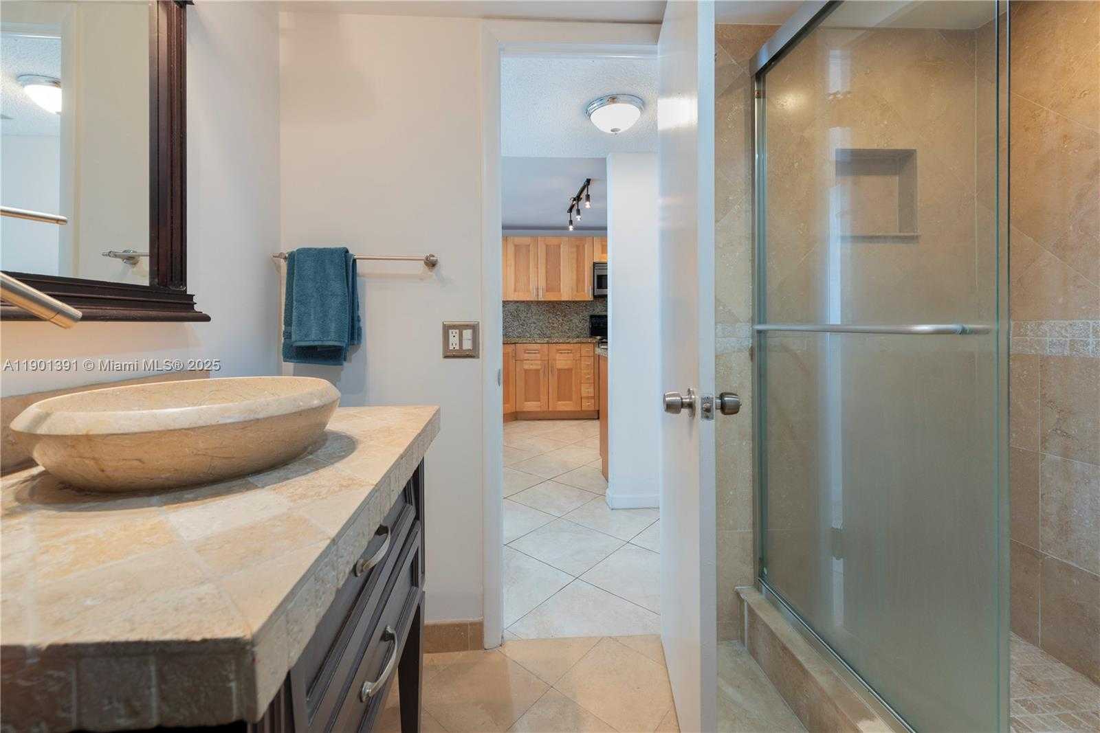 Small Image of 427 GOLDEN ISLES DR #14J, Hallandale Beach Number 16