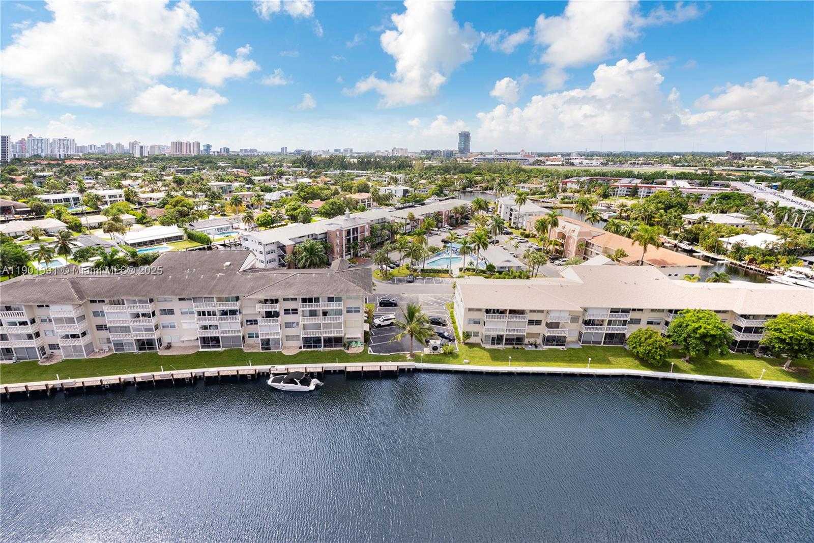 Small Image of 427 GOLDEN ISLES DR #14J, Hallandale Beach Number 2