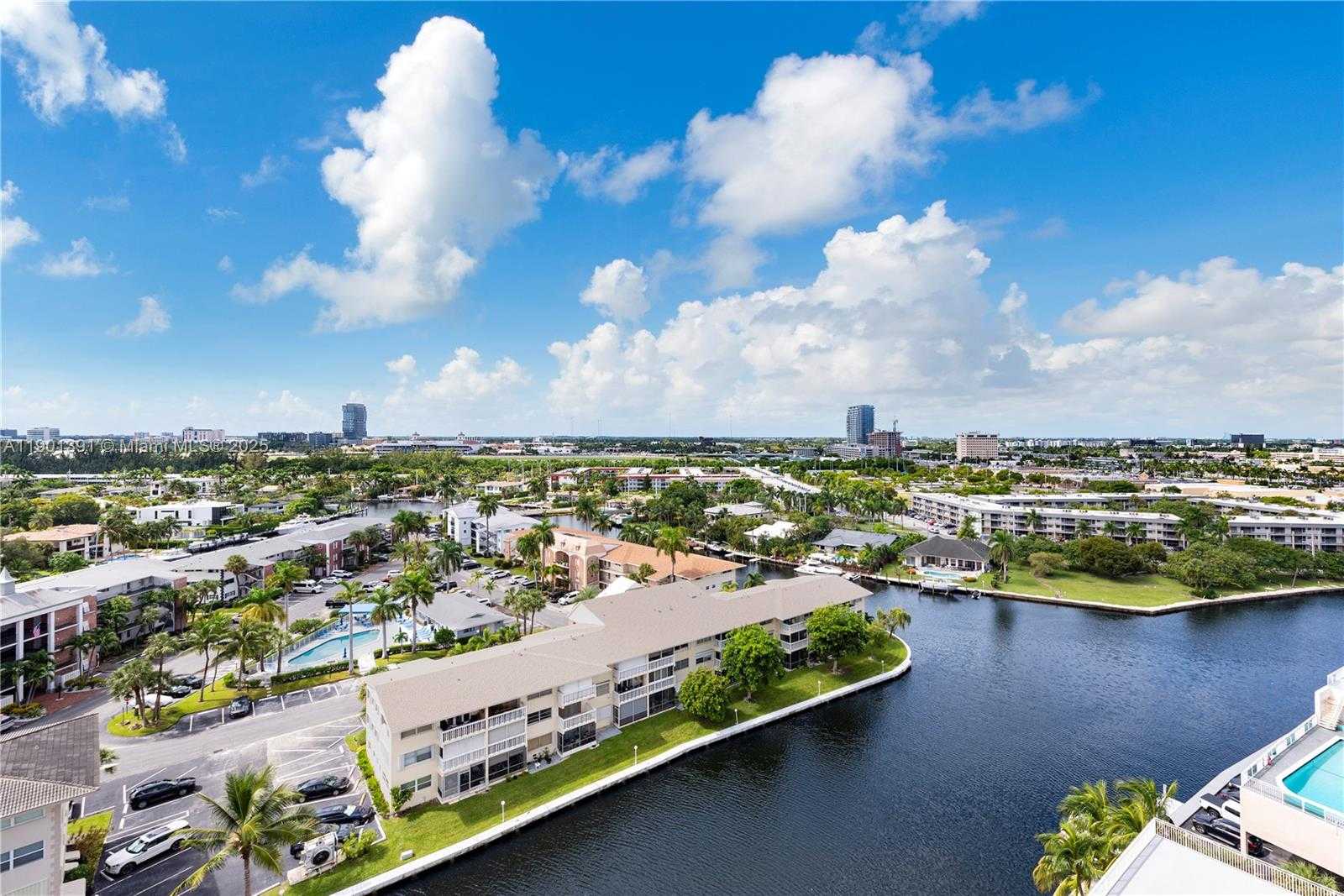 Small Image of 427 GOLDEN ISLES DR #14J, Hallandale Beach Number 4