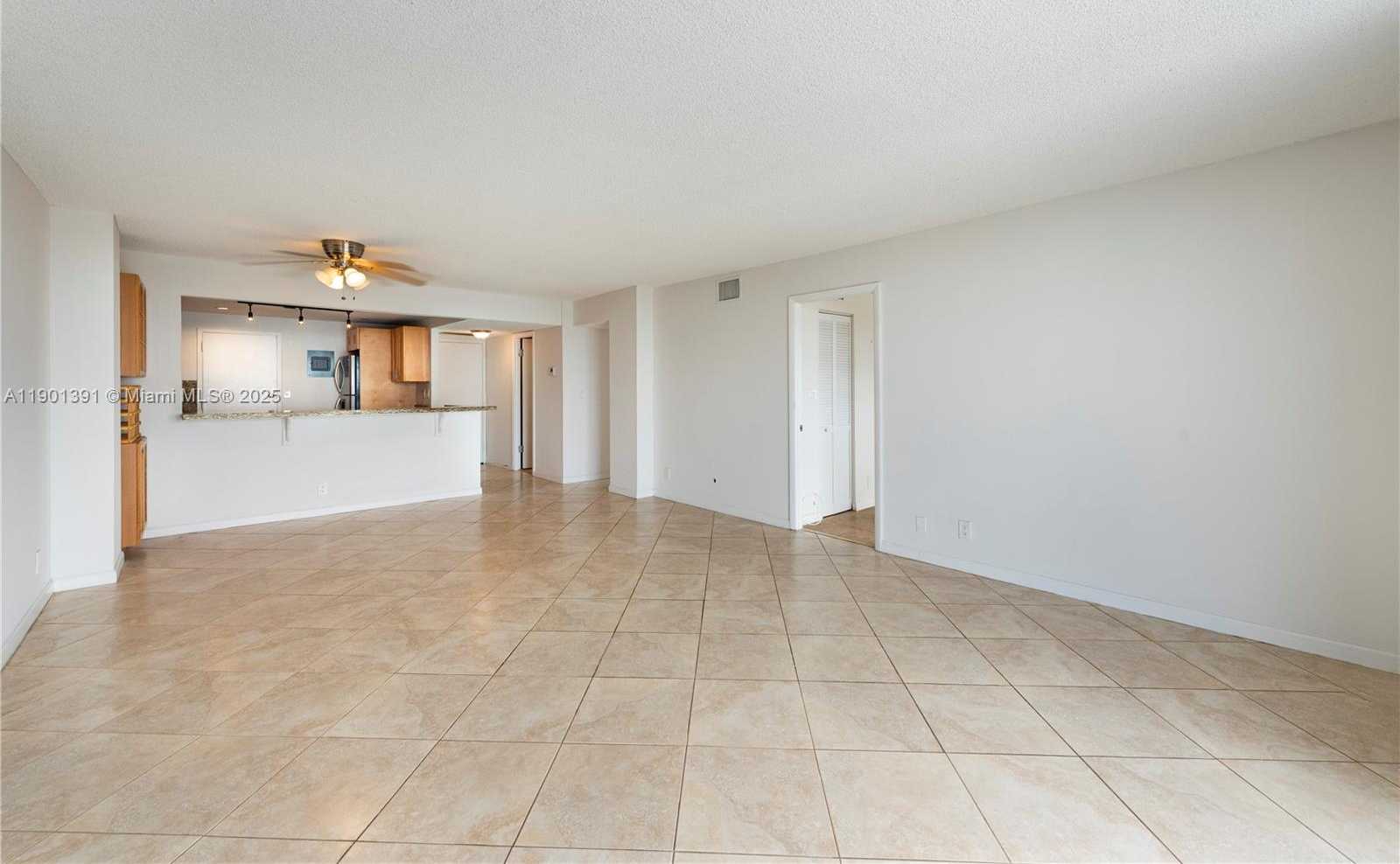 Small Image of 427 GOLDEN ISLES DR #14J, Hallandale Beach Number 5