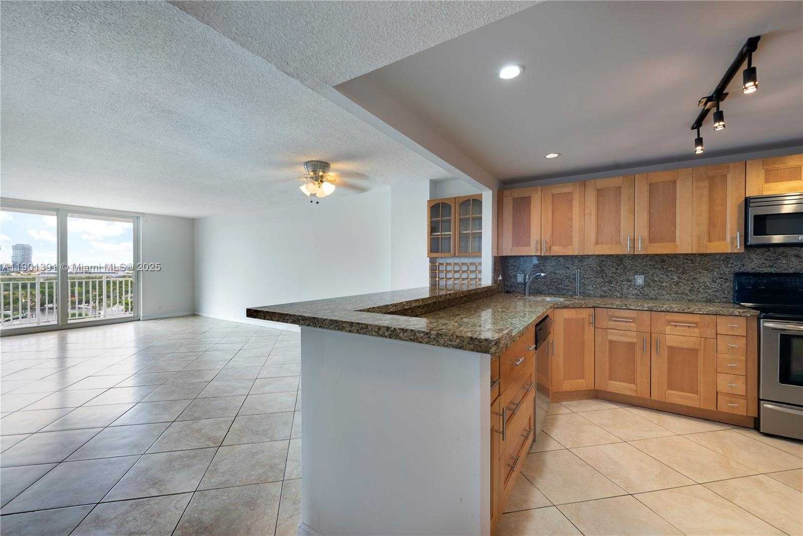Small Image of 427 GOLDEN ISLES DR #14J, Hallandale Beach Number 7
