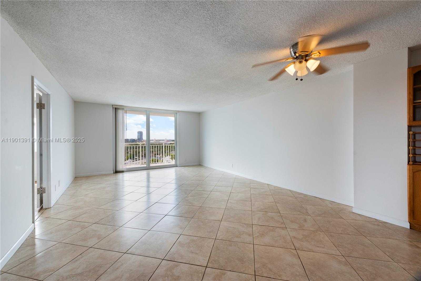 Small Image of 427 GOLDEN ISLES DR #14J, Hallandale Beach Number 9