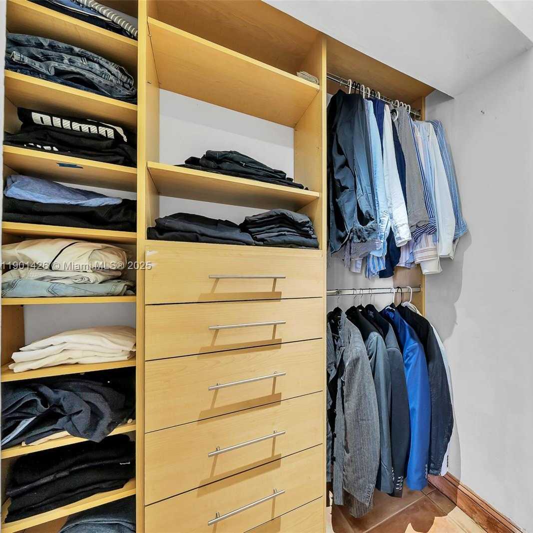 Small Image of 20301 WEST COUNTRY CLUB DR #PH22, Aventura Number 22