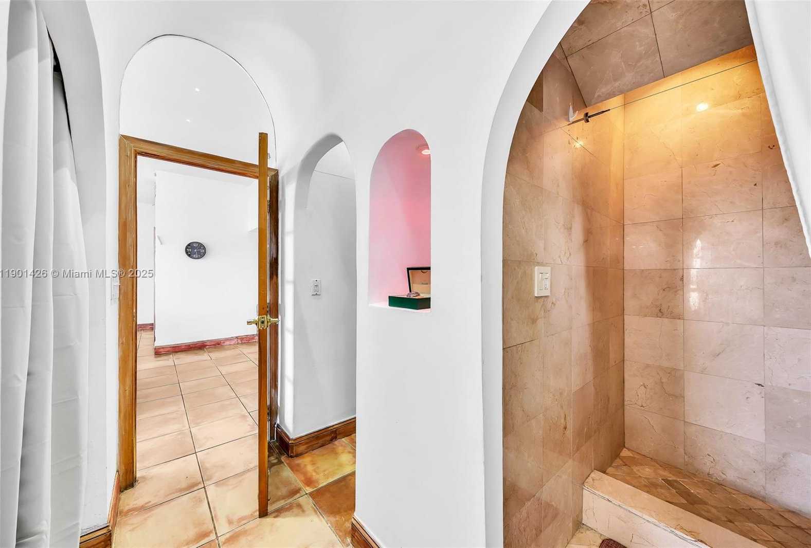 Small Image of 20301 WEST COUNTRY CLUB DR #PH22, Aventura Number 30