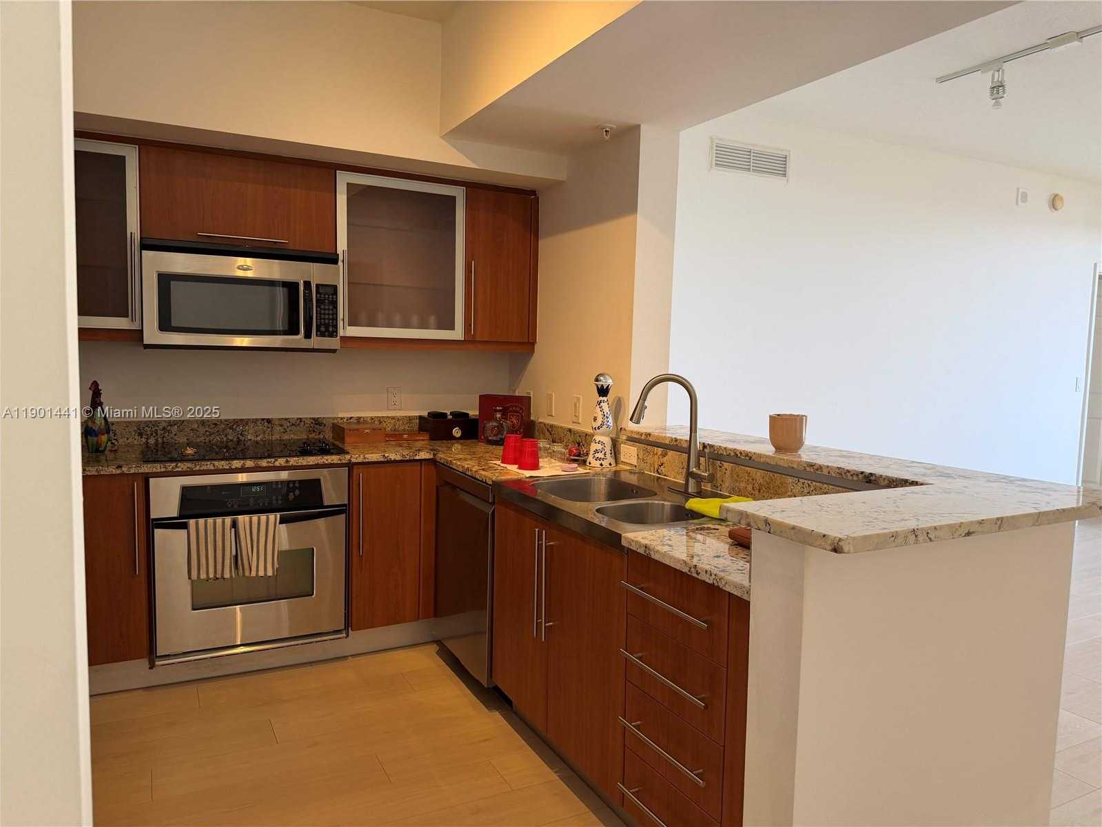 Small Image of 888 SOUTH DOUGLAS RD #917, Coral Gables Number 10