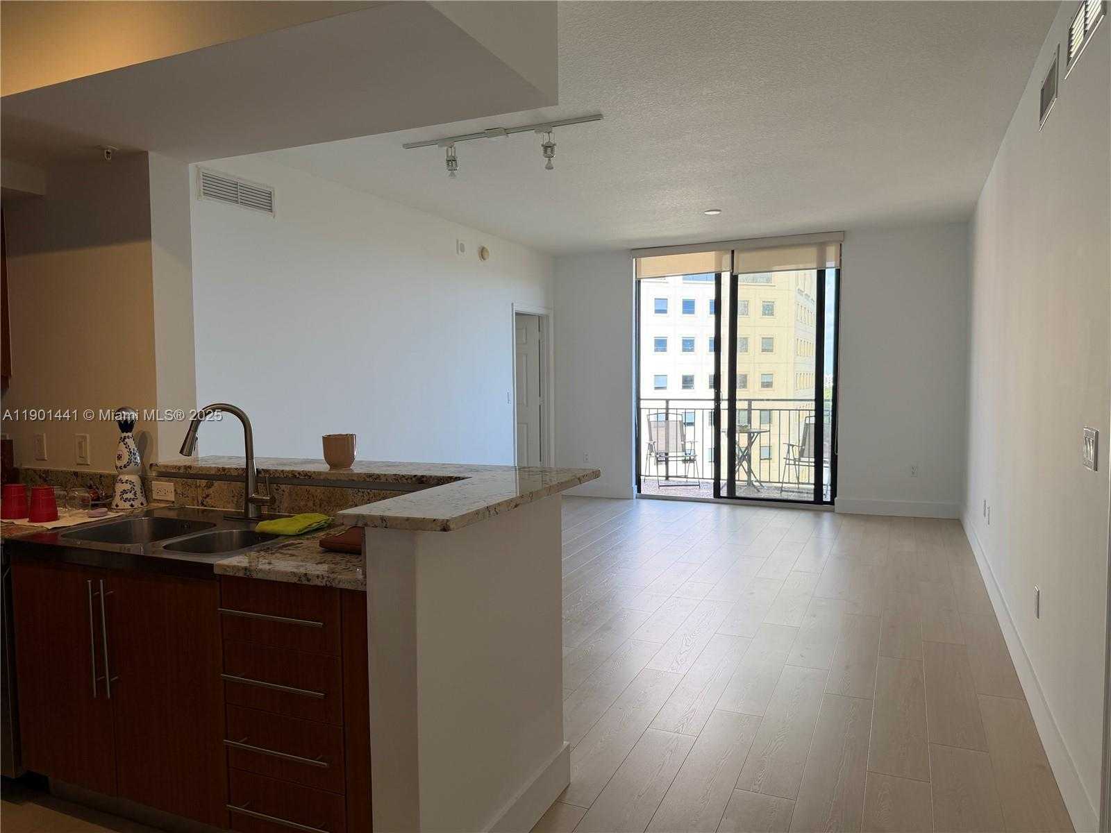 Small Image of 888 SOUTH DOUGLAS RD #917, Coral Gables Number 11