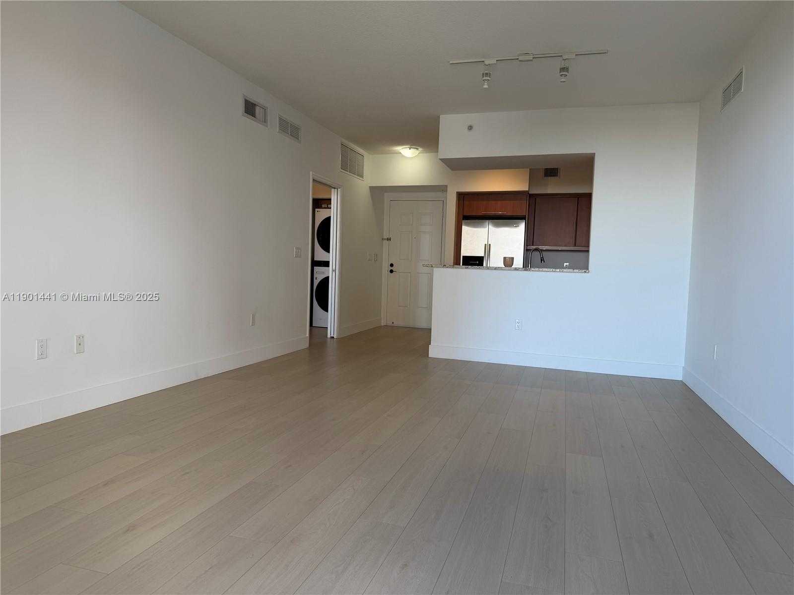 Small Image of 888 SOUTH DOUGLAS RD #917, Coral Gables Number 14