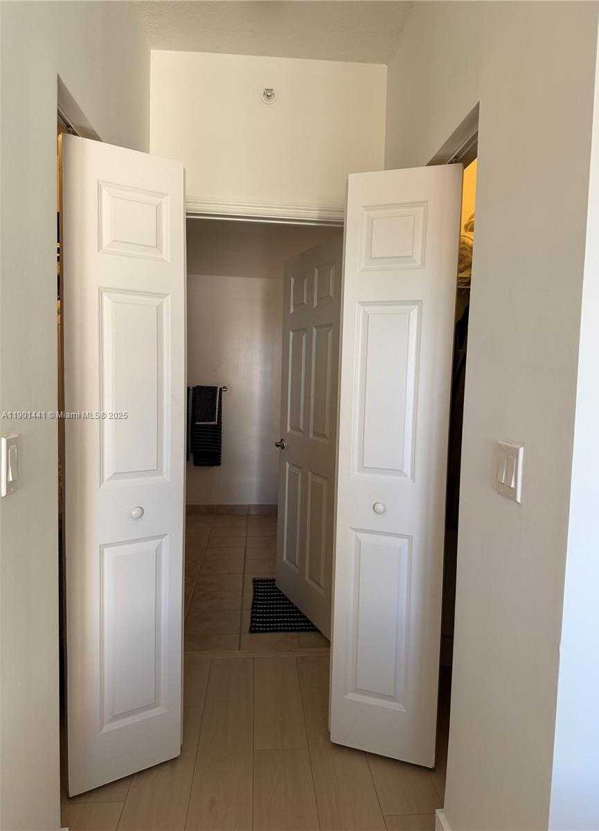 Small Image of 888 SOUTH DOUGLAS RD #917, Coral Gables Number 21