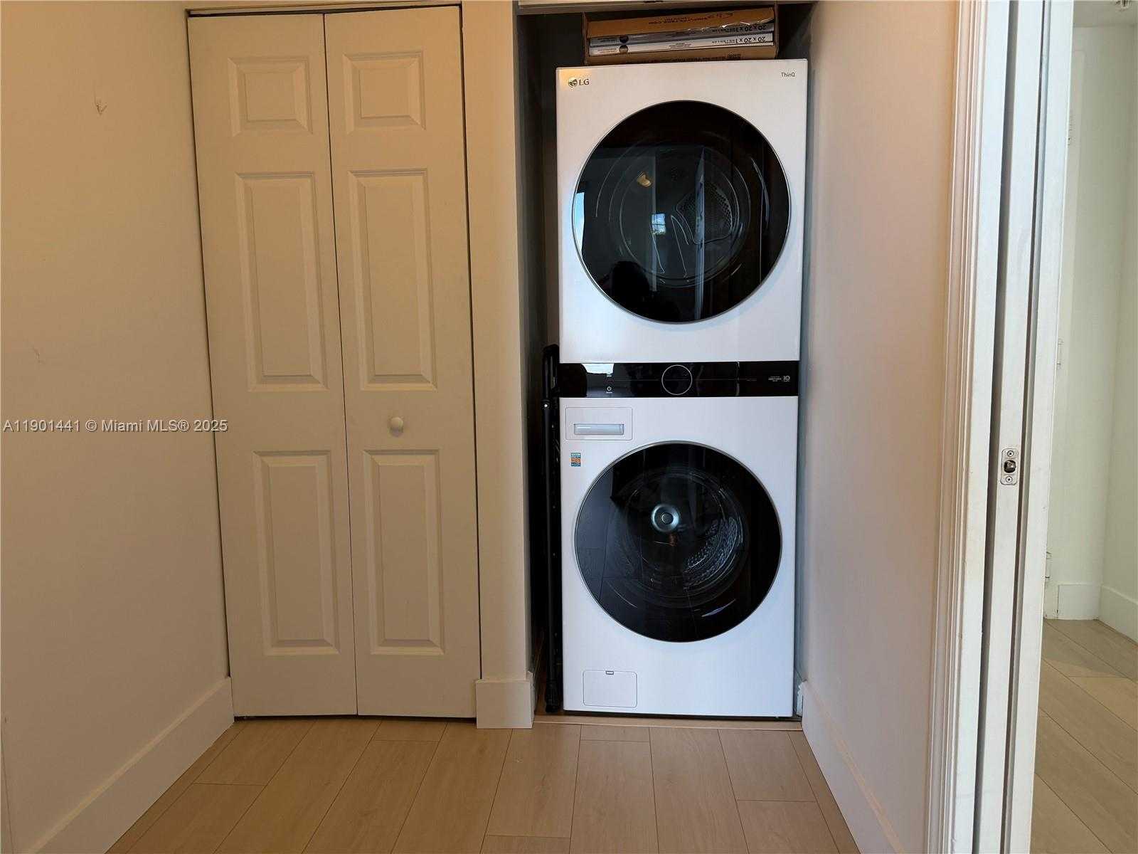 Small Image of 888 SOUTH DOUGLAS RD #917, Coral Gables Number 22
