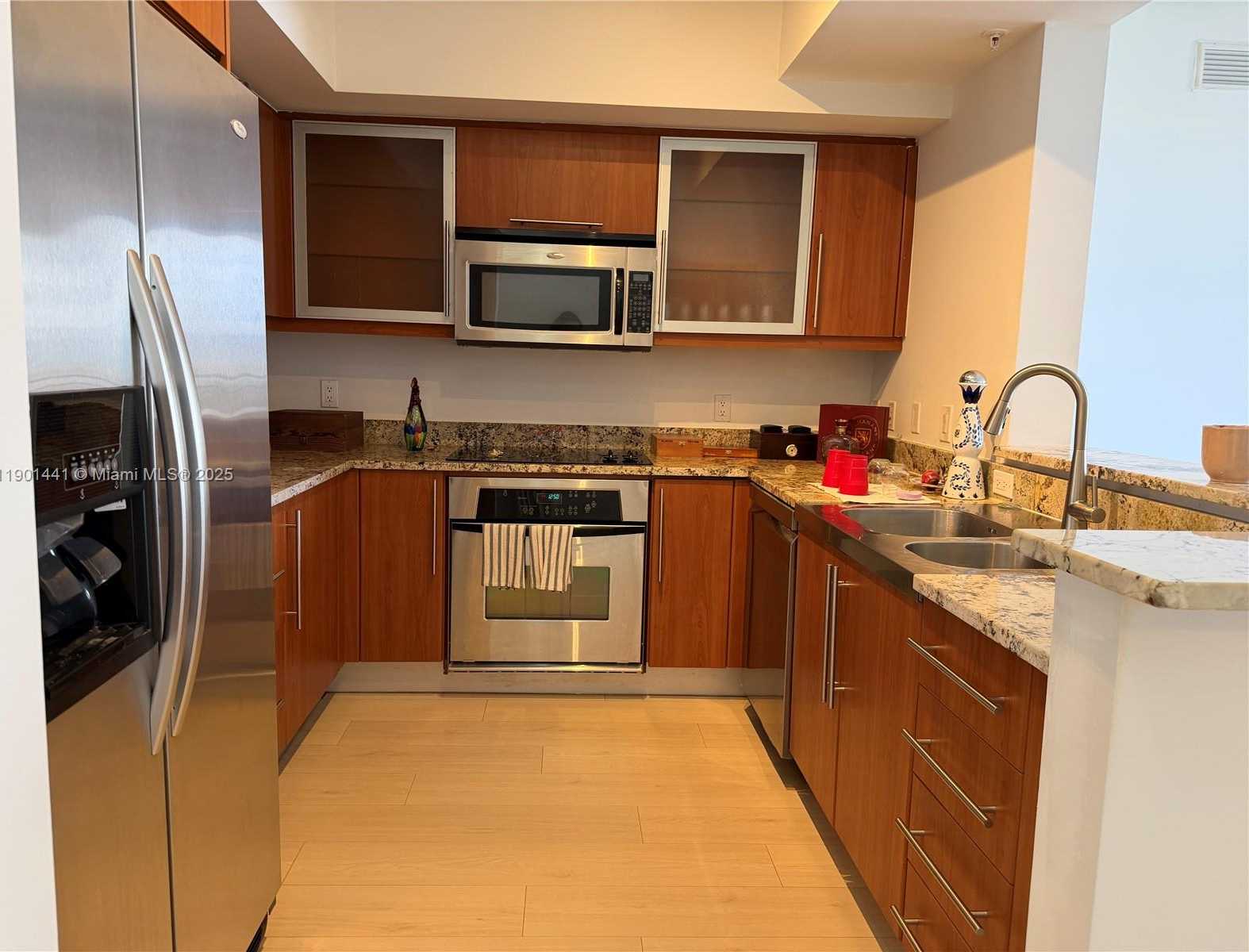 Small Image of 888 SOUTH DOUGLAS RD #917, Coral Gables Number 8