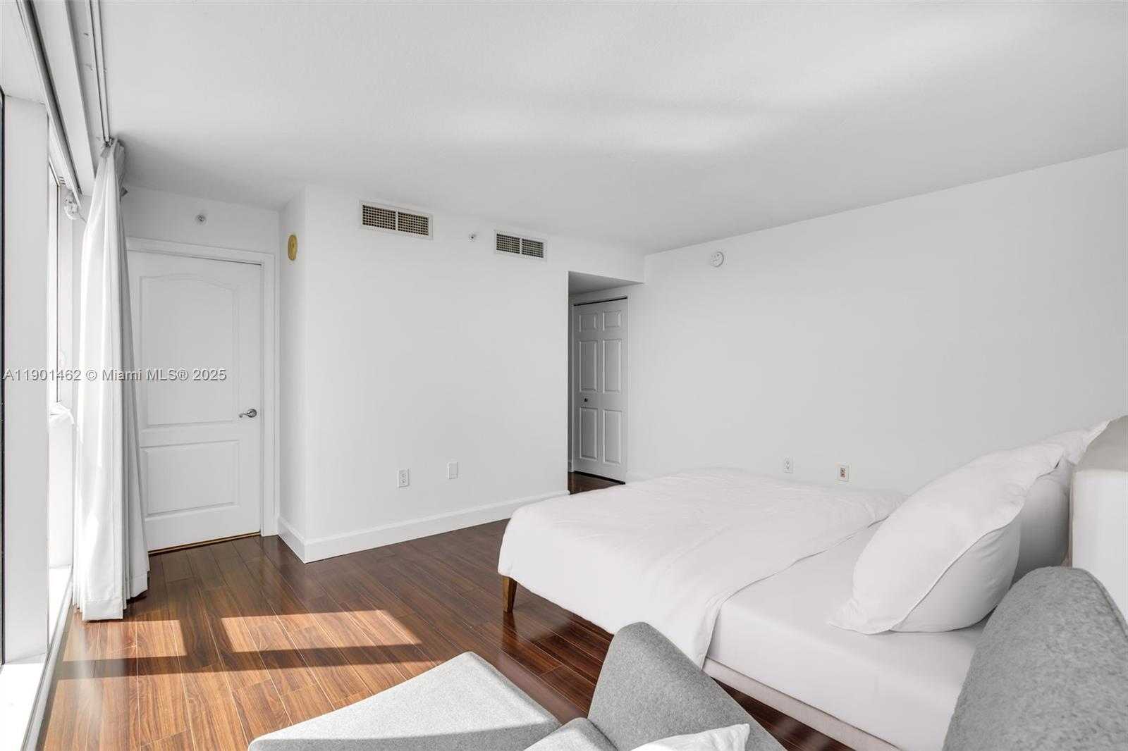 Small Image of 2101 BRICKELL AVE #306, Miami Number 14