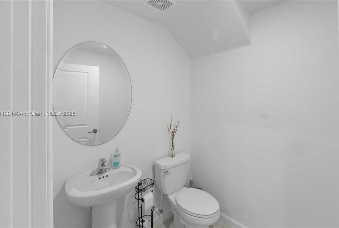 Small Image of 5544 NORTH WEST 27TH PL, Lauderhill Number 24