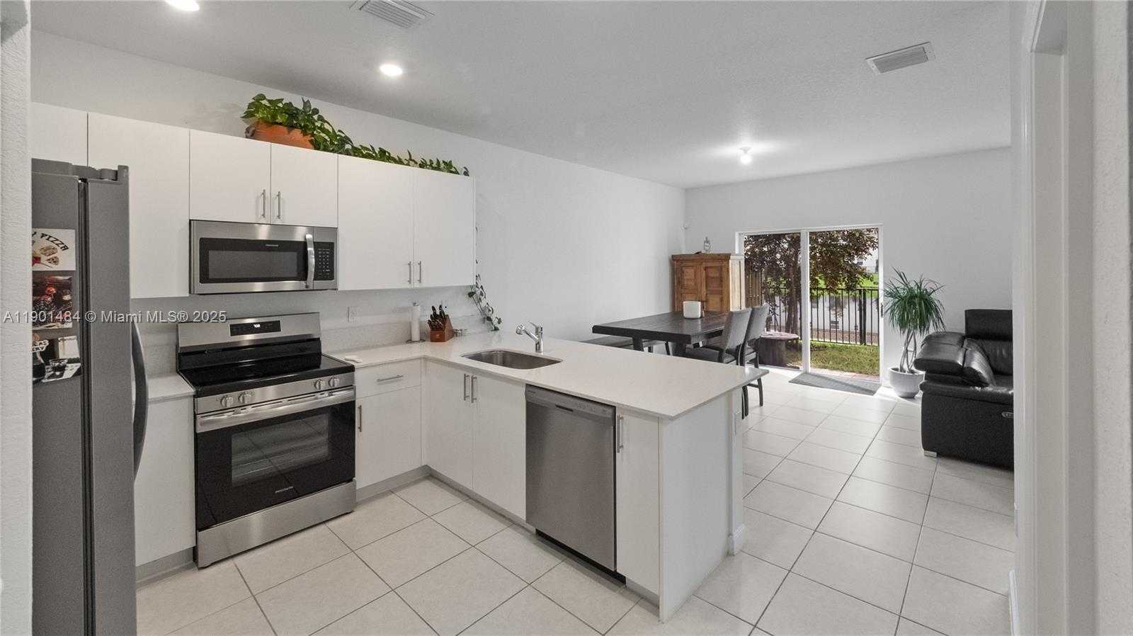 Small Image of 5544 NORTH WEST 27TH PL, Lauderhill Number 3