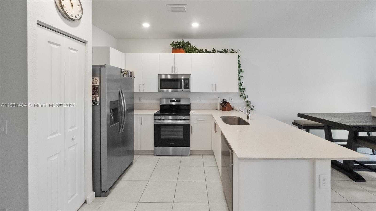 Small Image of 5544 NORTH WEST 27TH PL, Lauderhill Number 4