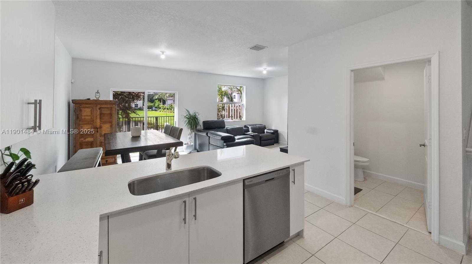 Small Image of 5544 NORTH WEST 27TH PL, Lauderhill Number 6